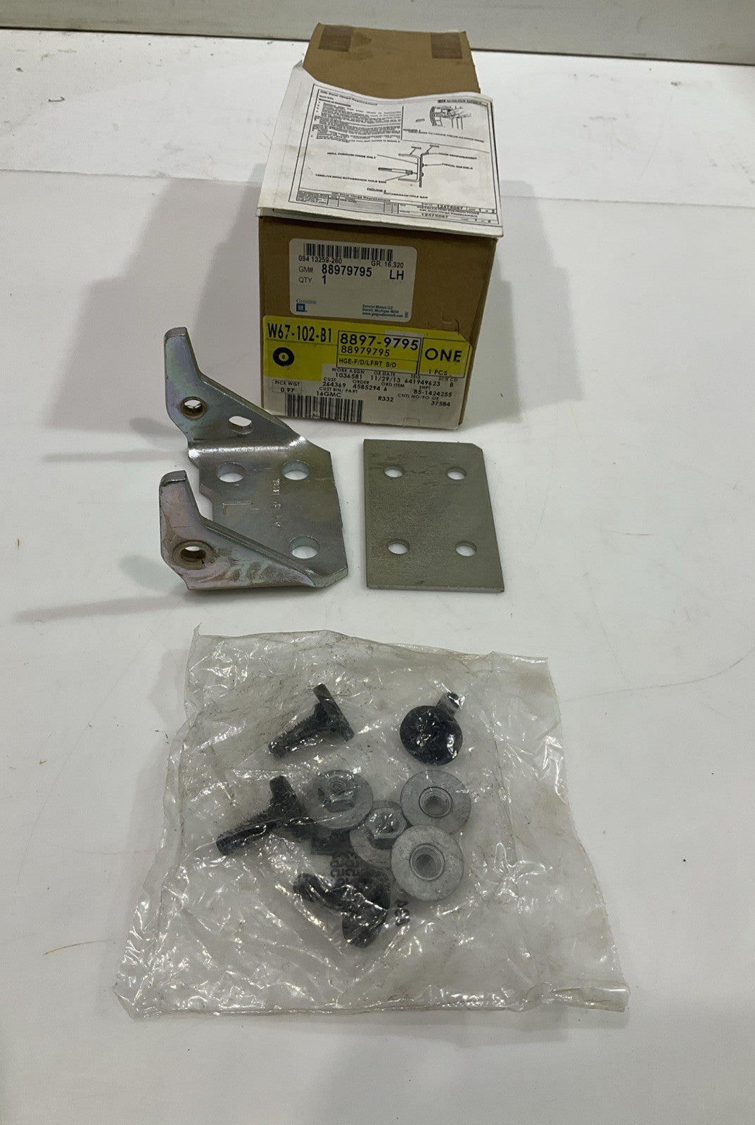 GM GENERAL  MOTOR 88979795  DOOR HINGES  REPLACEMENT FRONT DRIVER  LEFT SIDE Y2M