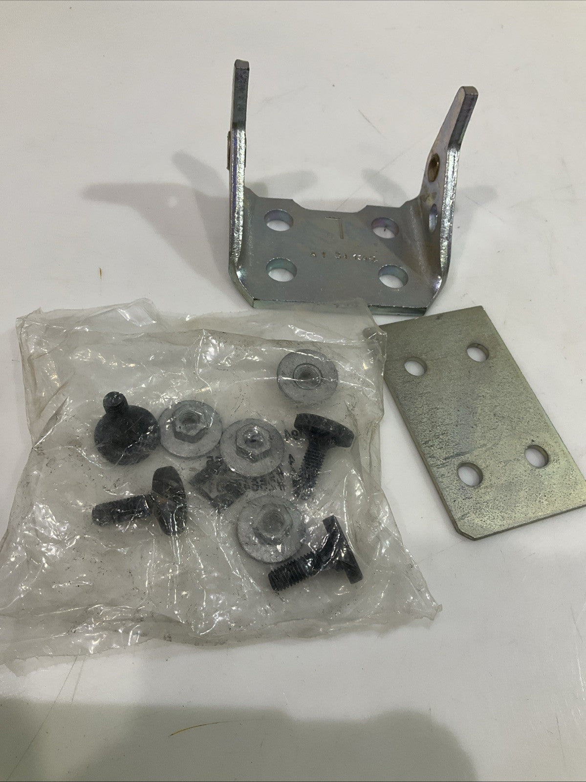 GM GENERAL  MOTOR 88979795  DOOR HINGES  REPLACEMENT FRONT DRIVER  LEFT SIDE Y2M