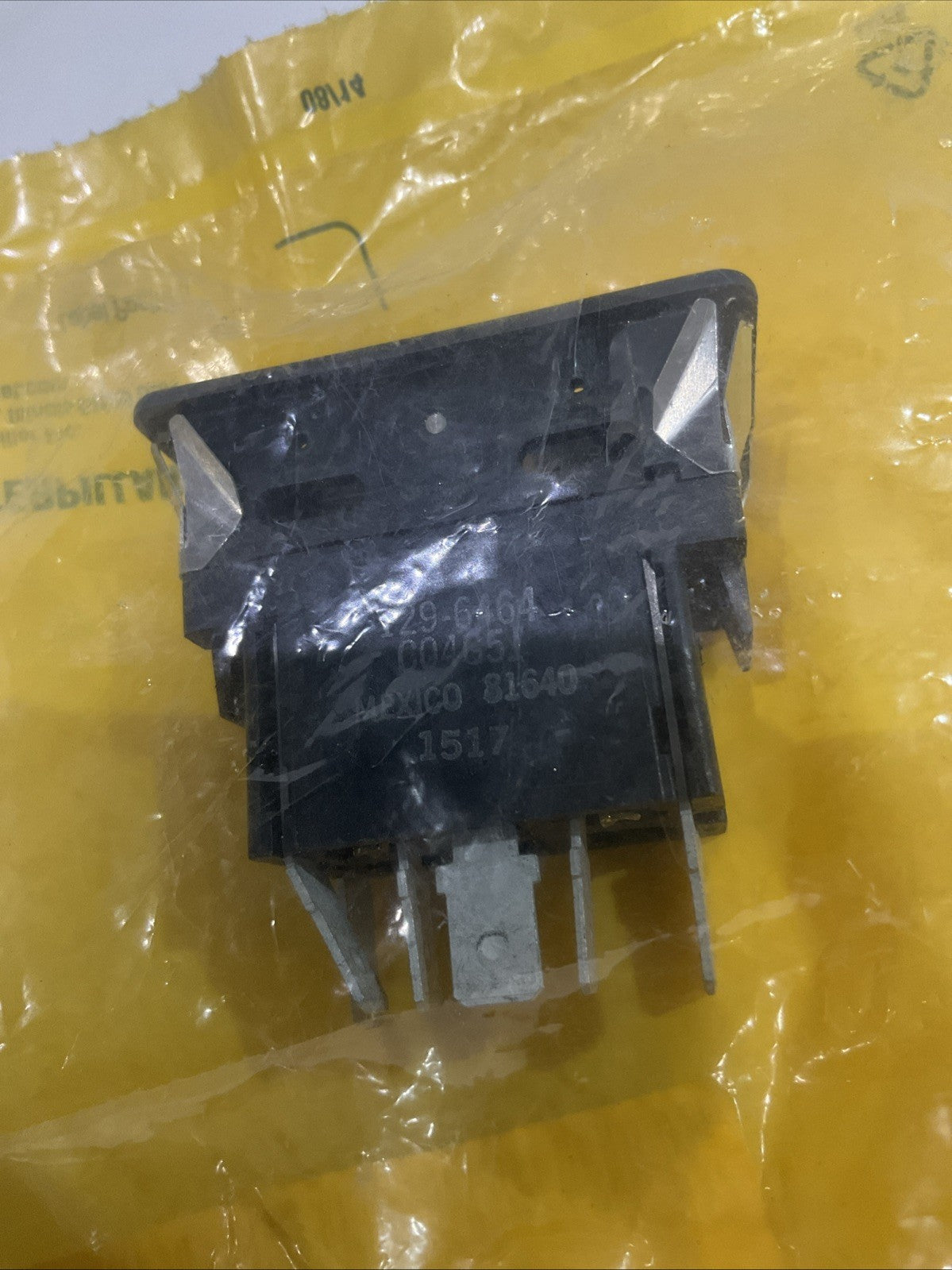 CAT-CATERPILLAR  129-6464 24 VOLTS ILLUMINATED SWITCH  LOT OF  3  Y2M