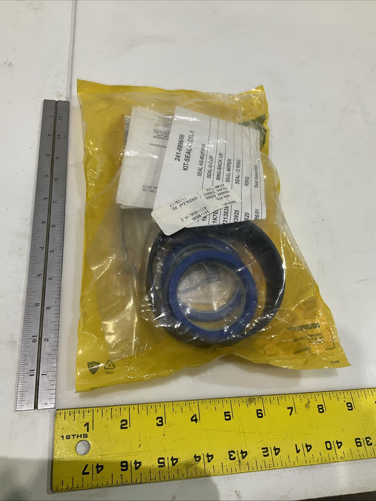 CAT-CATERPILLAR  241-0896  HYDRAULIC CYLINDER SEAL KIT  STANDARD SIZE  Y2M