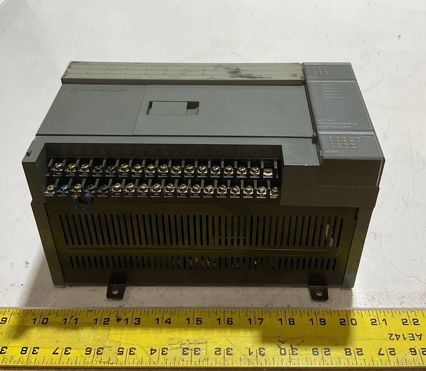 A-B  ALLEN-BRADLEY 1747-L30C SLC500  PROGRAMMABLE CONTROLLER U3S