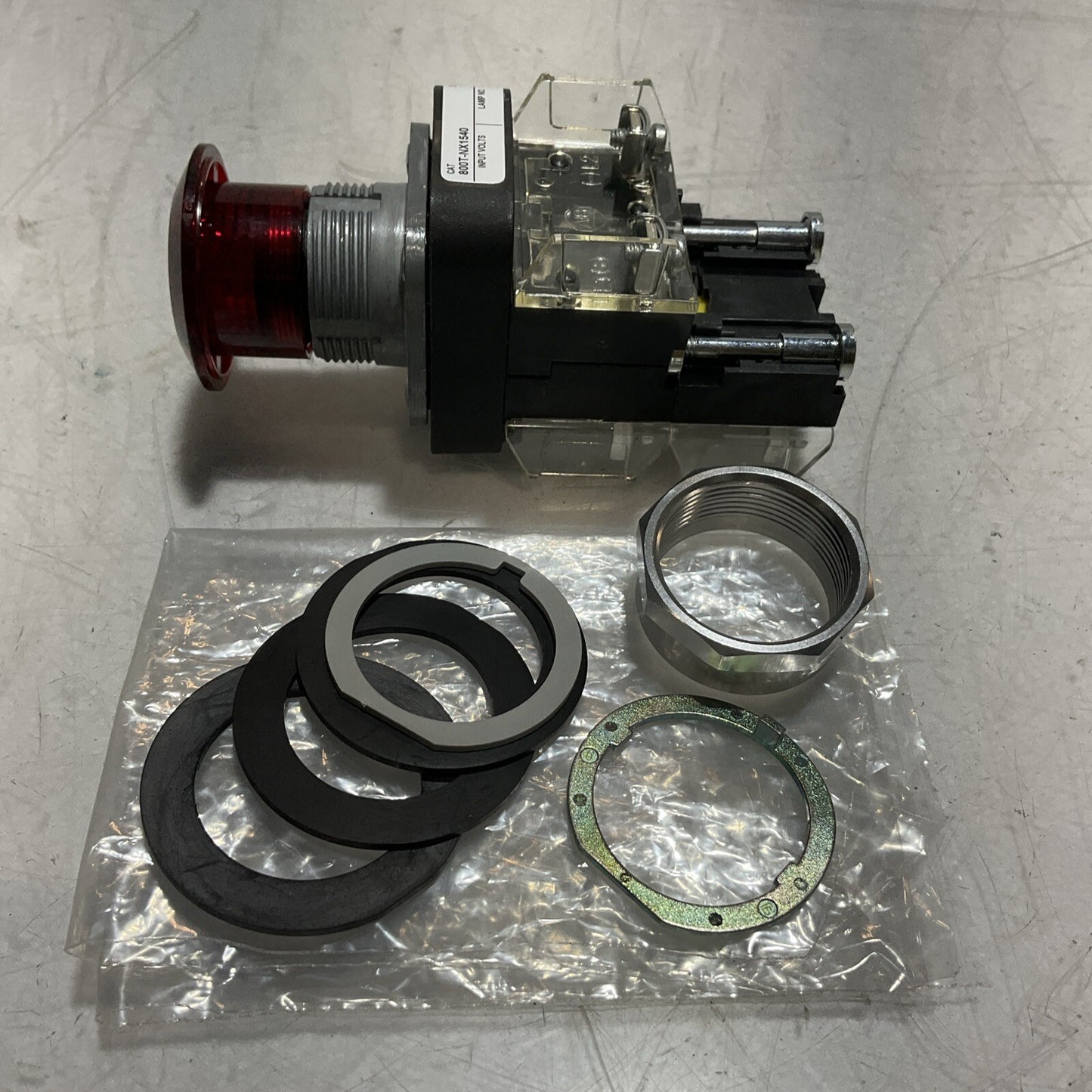 A-B ALLEN-BRADLEY 800T-NX1540 ILLUMINATED EMERGENCY PUSH STOP BUTTON  U3S