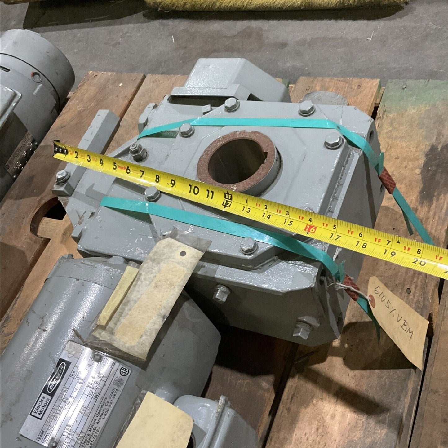 DRESSER 5E 40354 XK ELECTRA MOTOR 1160RPM 230V 7.6A 3 PH 60HZ 2HP GEAR REDUC U3S