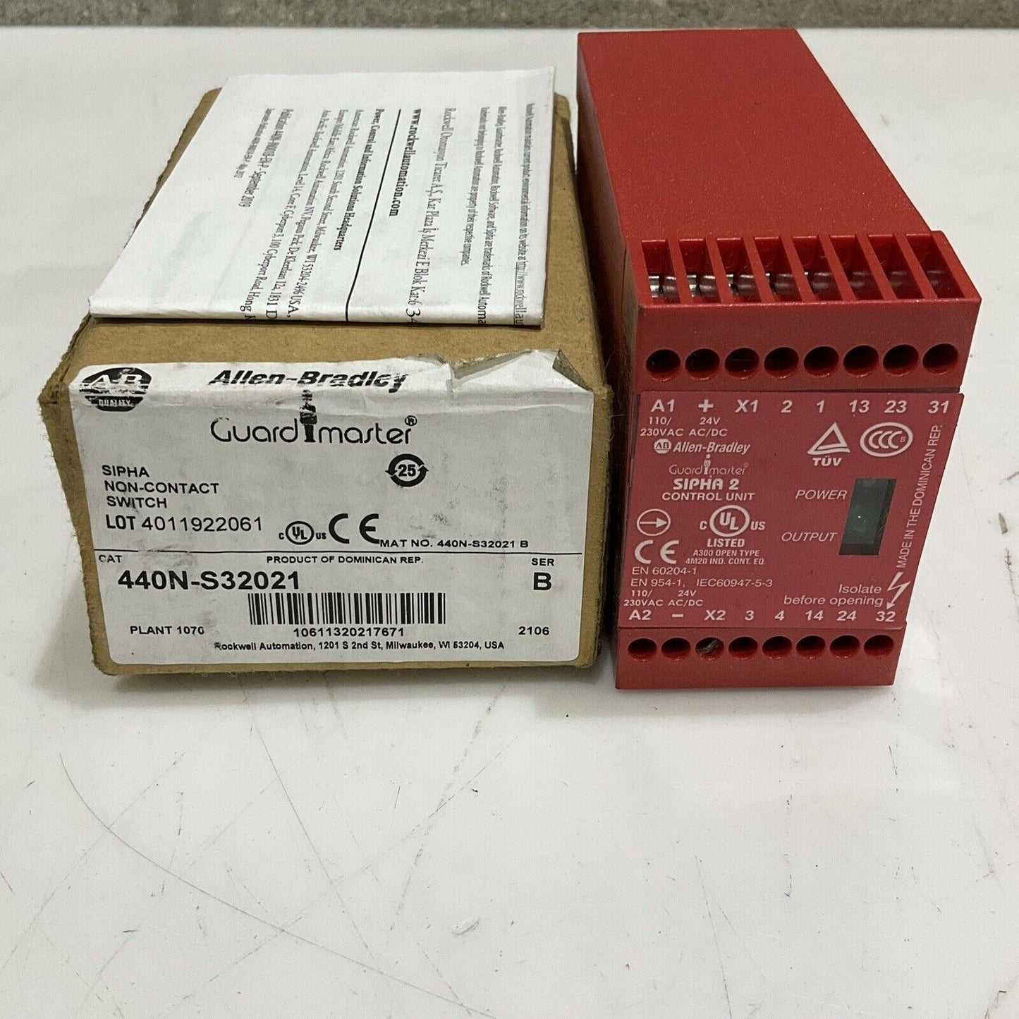 AB ALLEN BRADLEY 440N-S32021 SIPHA NON-CONTACT SWITCH SERIES B GUARD MASTER U4M