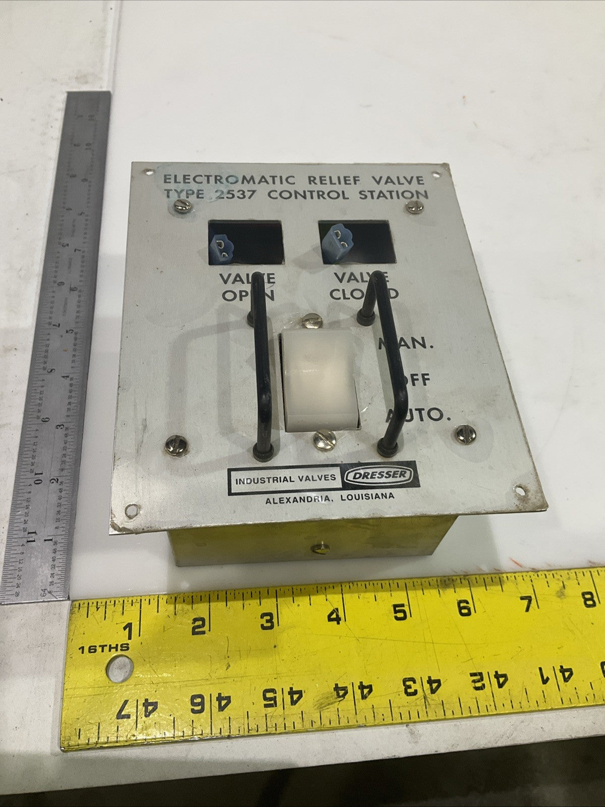 DRESSER  2537  ELECTROMATIC  RELIEF VALVE  CONTROL STATION  T2M