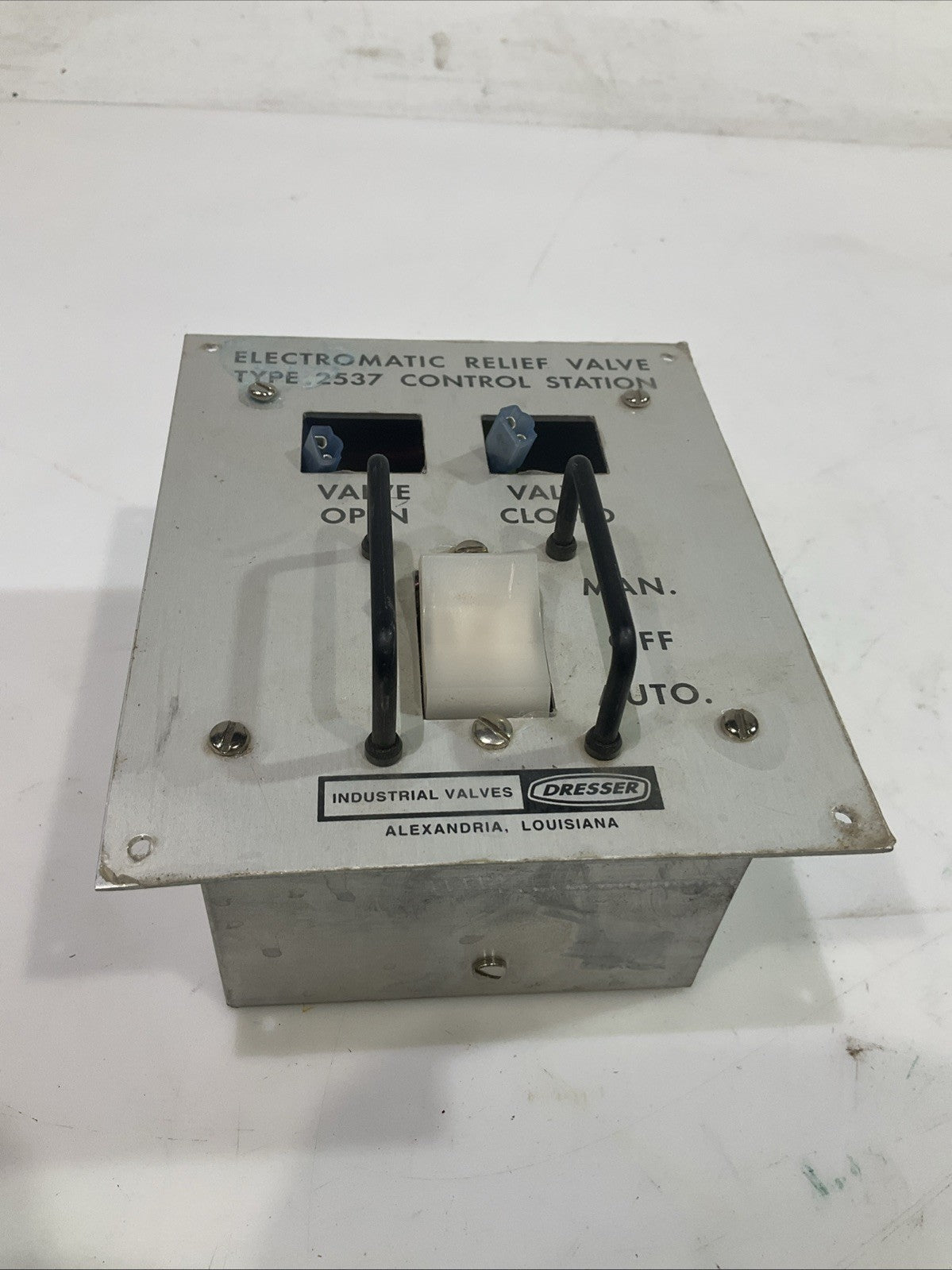 DRESSER  2537  ELECTROMATIC  RELIEF VALVE  CONTROL STATION  T2M