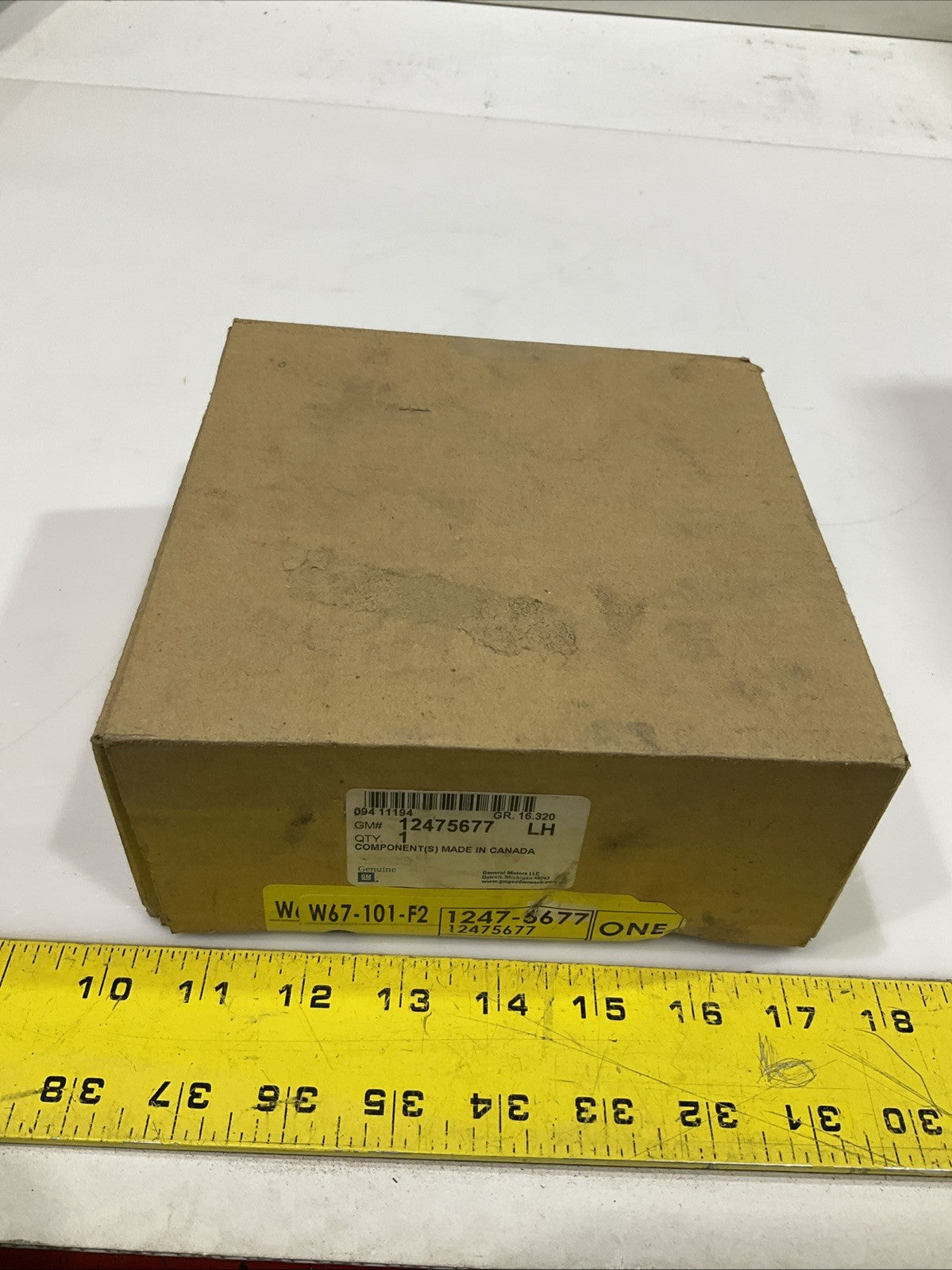 GM GENUINE  1247-5677  FRONT  DOOR  HINGE LOWER  DRIVE REPLACEMENT Y2M