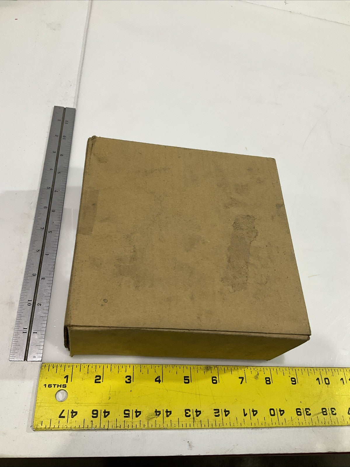 GM GENUINE  1247-5677  FRONT  DOOR  HINGE LOWER  DRIVE REPLACEMENT Y2M