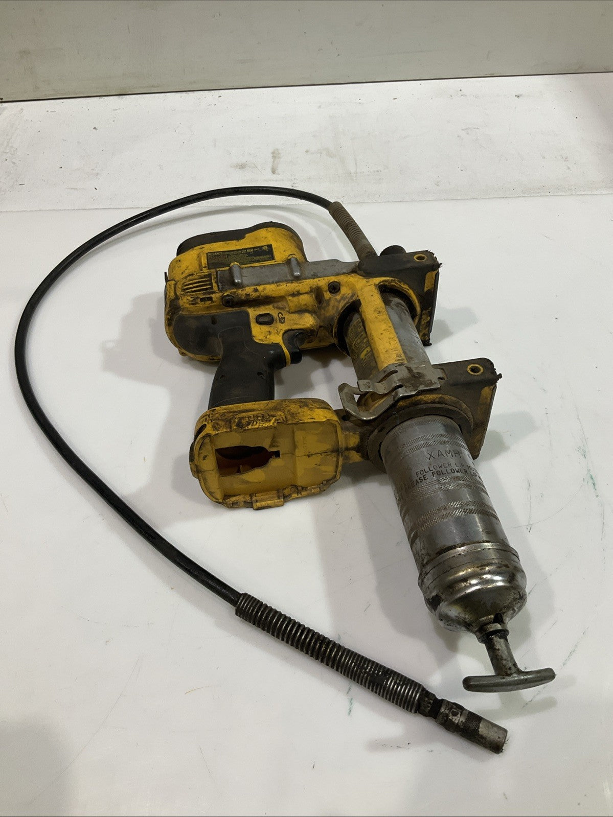 DEWALT  DCGG570   XAMH  18V CORDLESS GREASE GUN KIT  Y2M