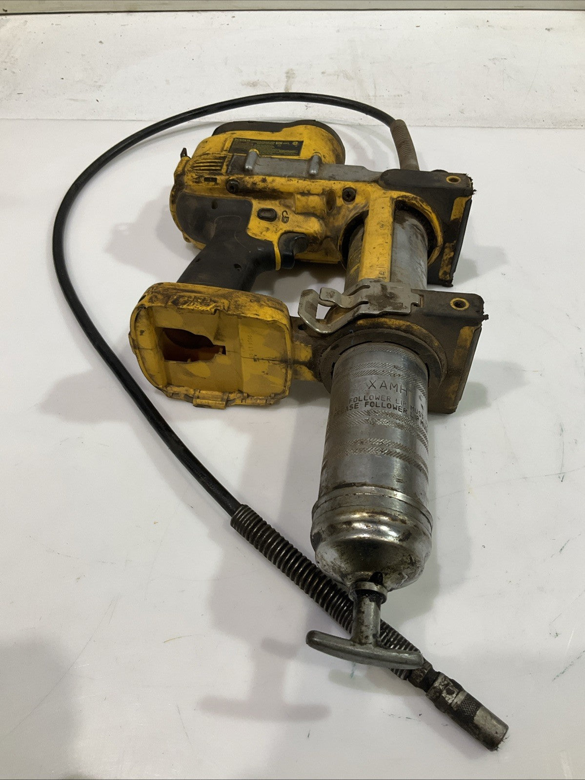 DEWALT  DCGG570   XAMH  18V CORDLESS GREASE GUN KIT  Y2M