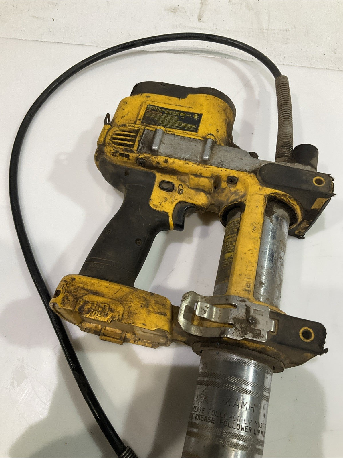 DEWALT  DCGG570   XAMH  18V CORDLESS GREASE GUN KIT  Y2M