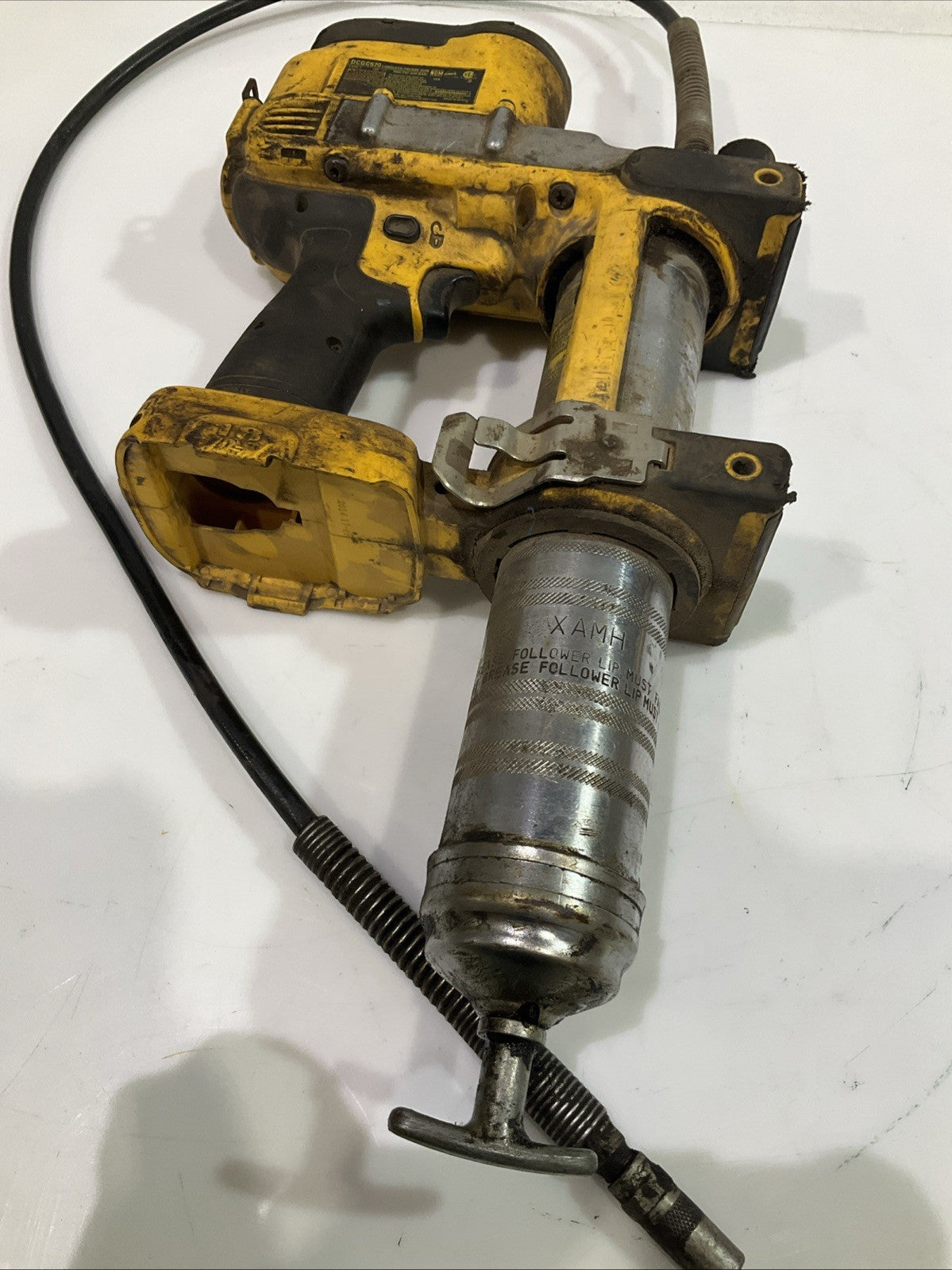 DEWALT  DCGG570   XAMH  18V CORDLESS GREASE GUN KIT  Y2M