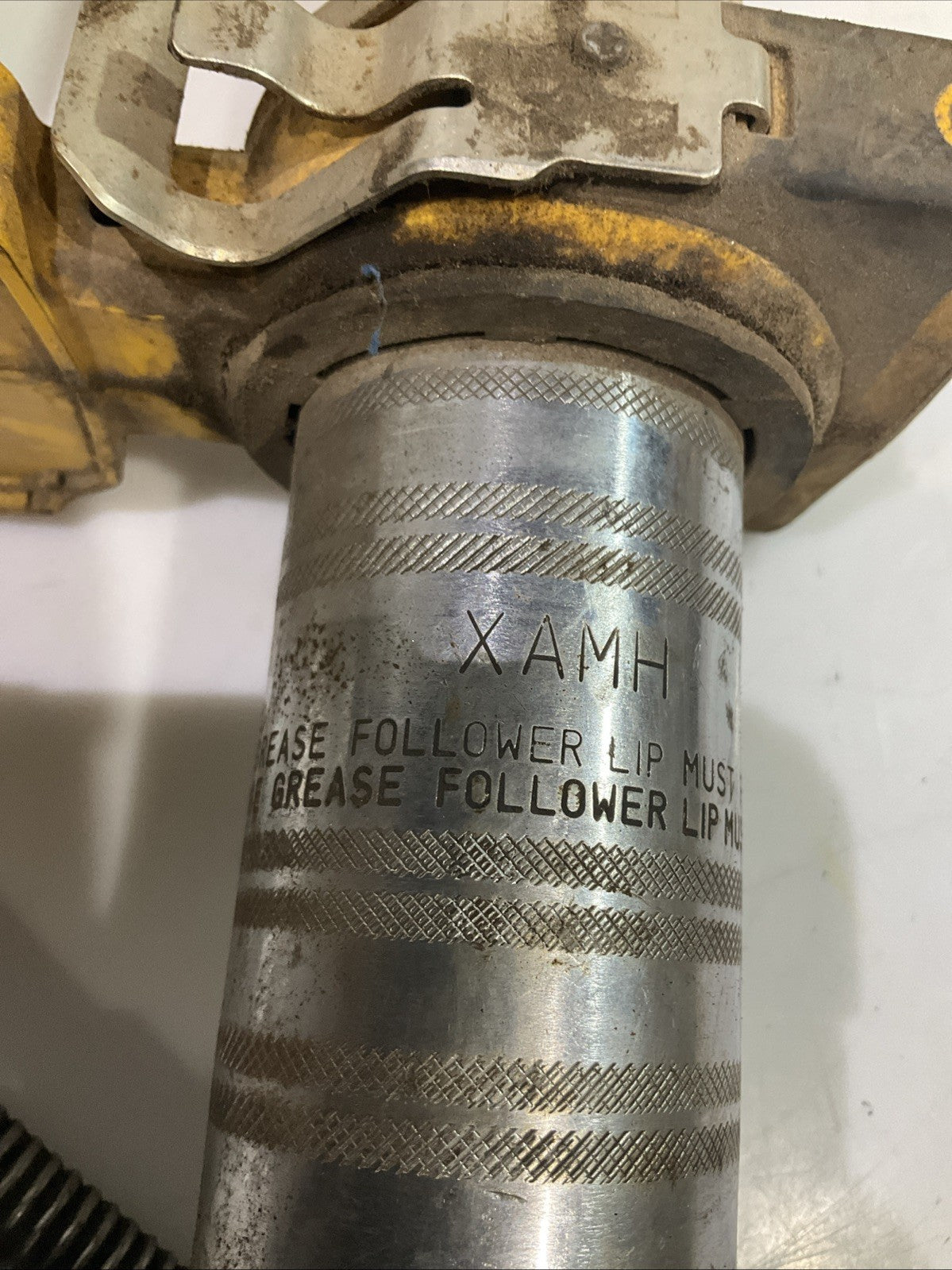 DEWALT  DCGG570   XAMH  18V CORDLESS GREASE GUN KIT  Y2M