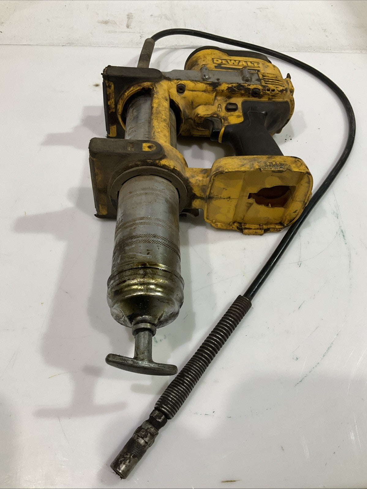 DEWALT  DCGG570   XAMH  18V CORDLESS GREASE GUN KIT  Y2M