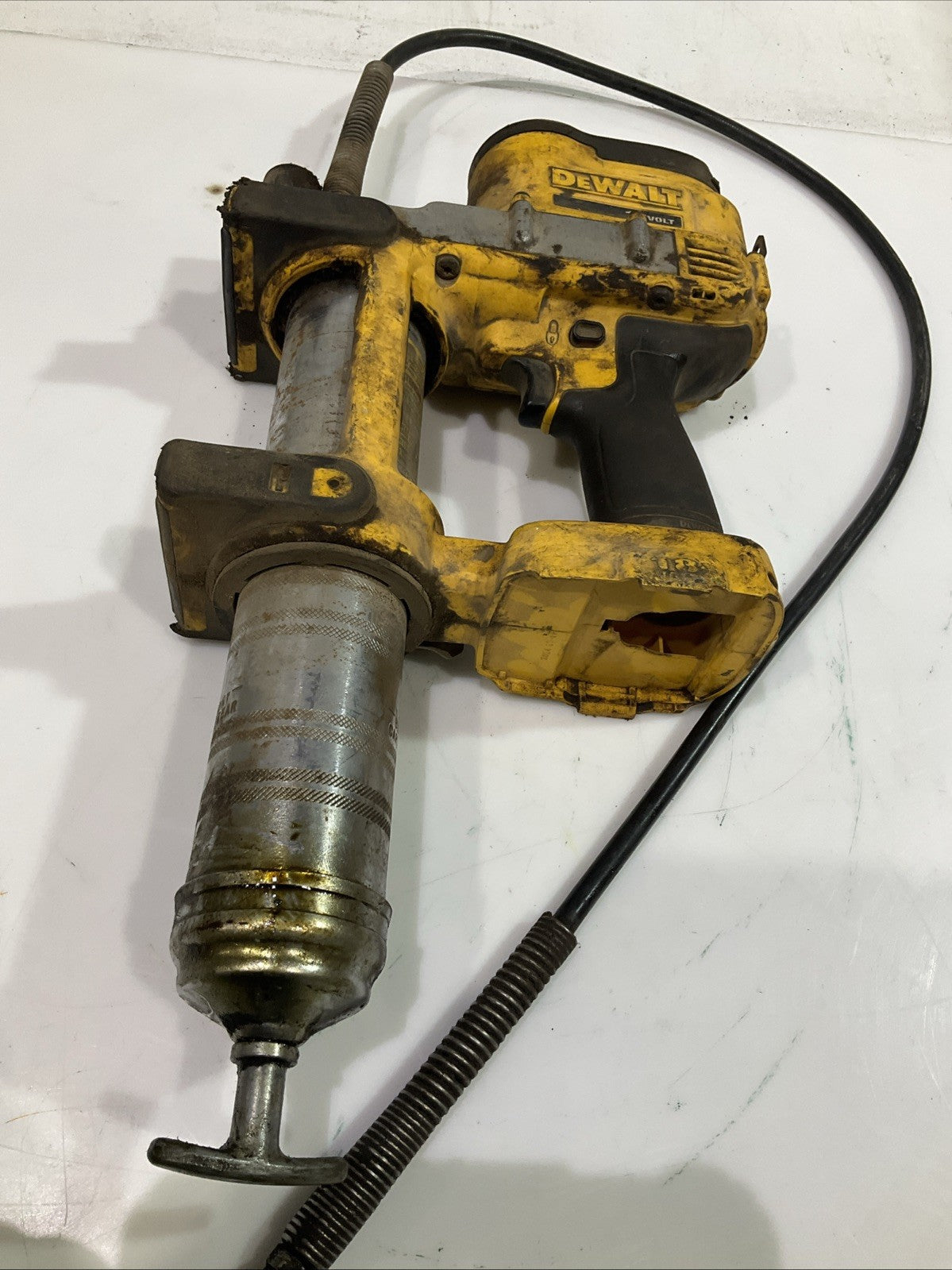 DEWALT  DCGG570   XAMH  18V CORDLESS GREASE GUN KIT  Y2M