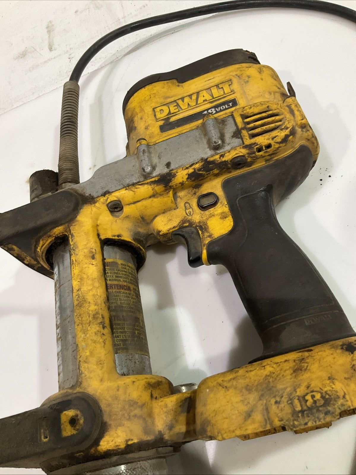 DEWALT  DCGG570   XAMH  18V CORDLESS GREASE GUN KIT  Y2M