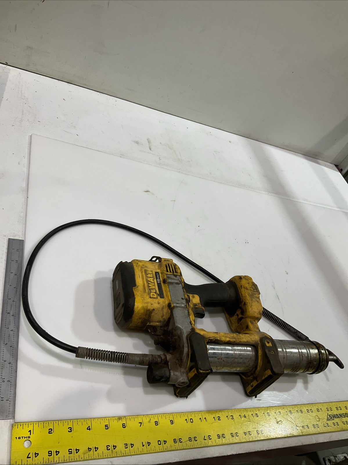 DEWALT  DCGG570   XAMH  18V CORDLESS GREASE GUN KIT  Y2M