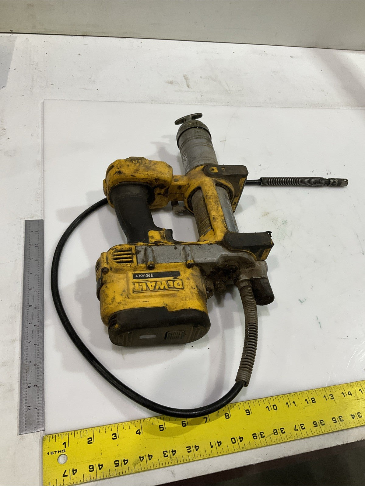 DEWALT  DCGG570   XAMH  18V CORDLESS GREASE GUN KIT  Y2M