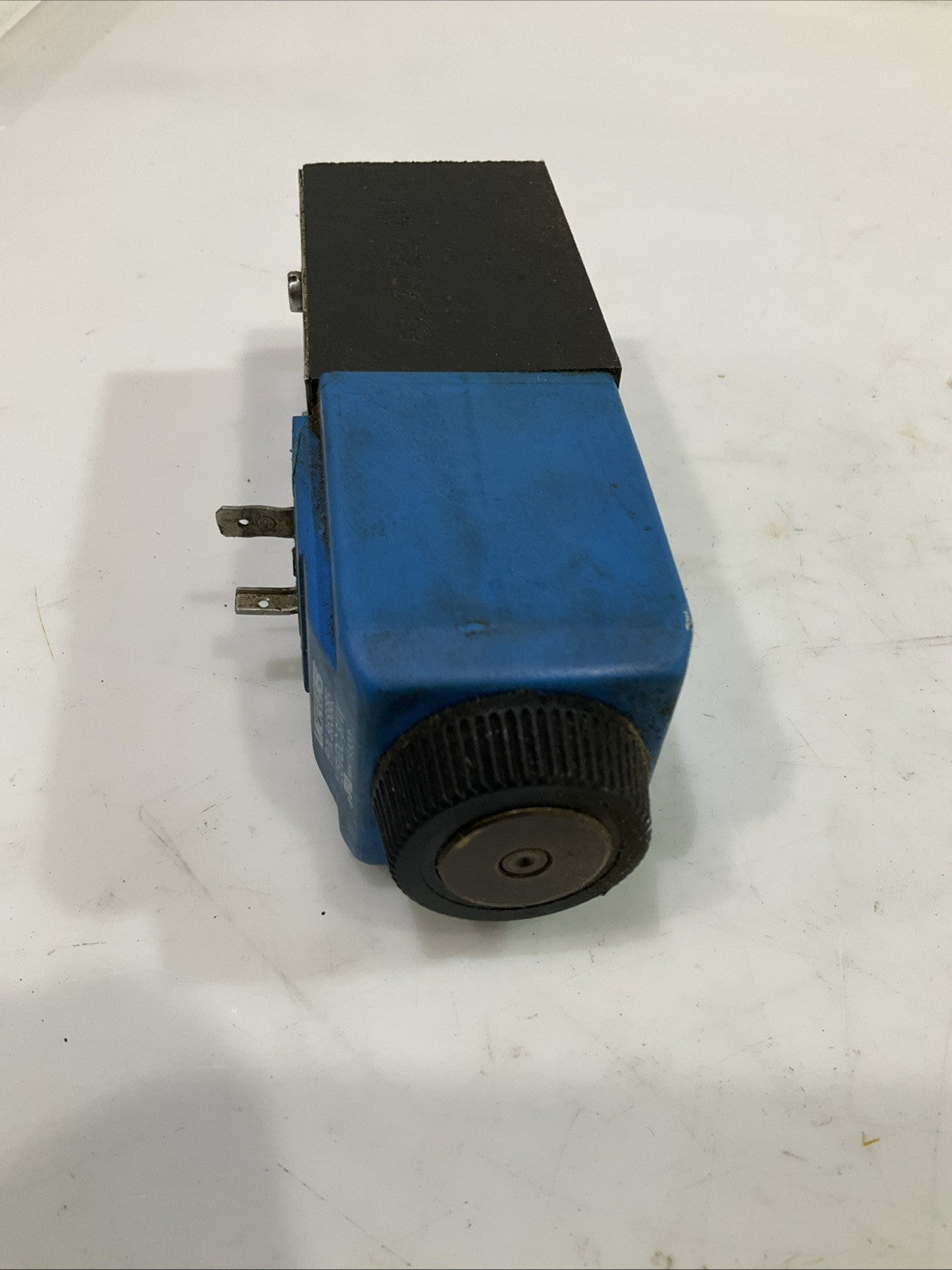 EATON-VICKERS DG4V-3-2AL-M-U-DP7-60  HYDRAULIC CONTROL VALVE  T2M