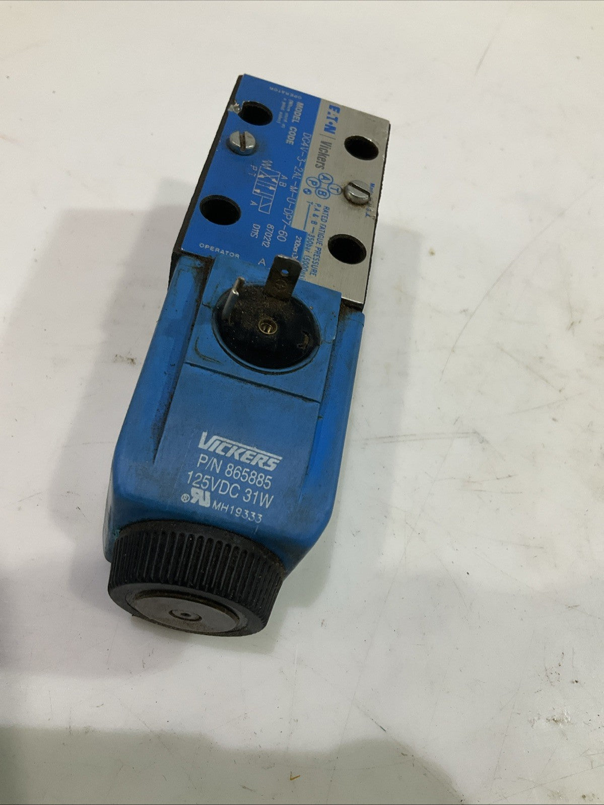EATON-VICKERS DG4V-3-2AL-M-U-DP7-60  HYDRAULIC CONTROL VALVE  T2M