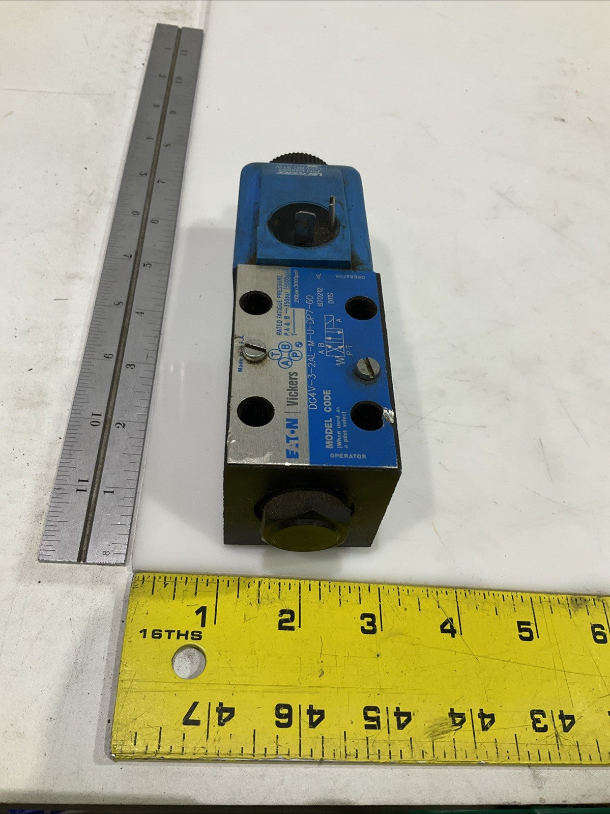 EATON-VICKERS DG4V-3-2AL-M-U-DP7-60  HYDRAULIC CONTROL VALVE  T2M