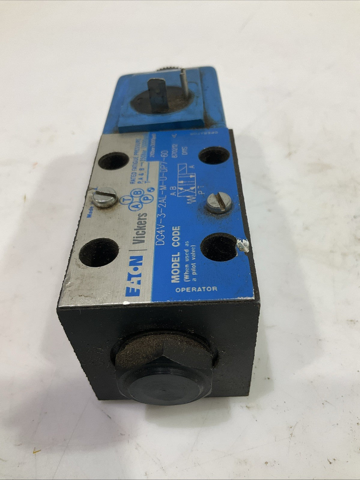 EATON-VICKERS DG4V-3-2AL-M-U-DP7-60  HYDRAULIC CONTROL VALVE  T2M
