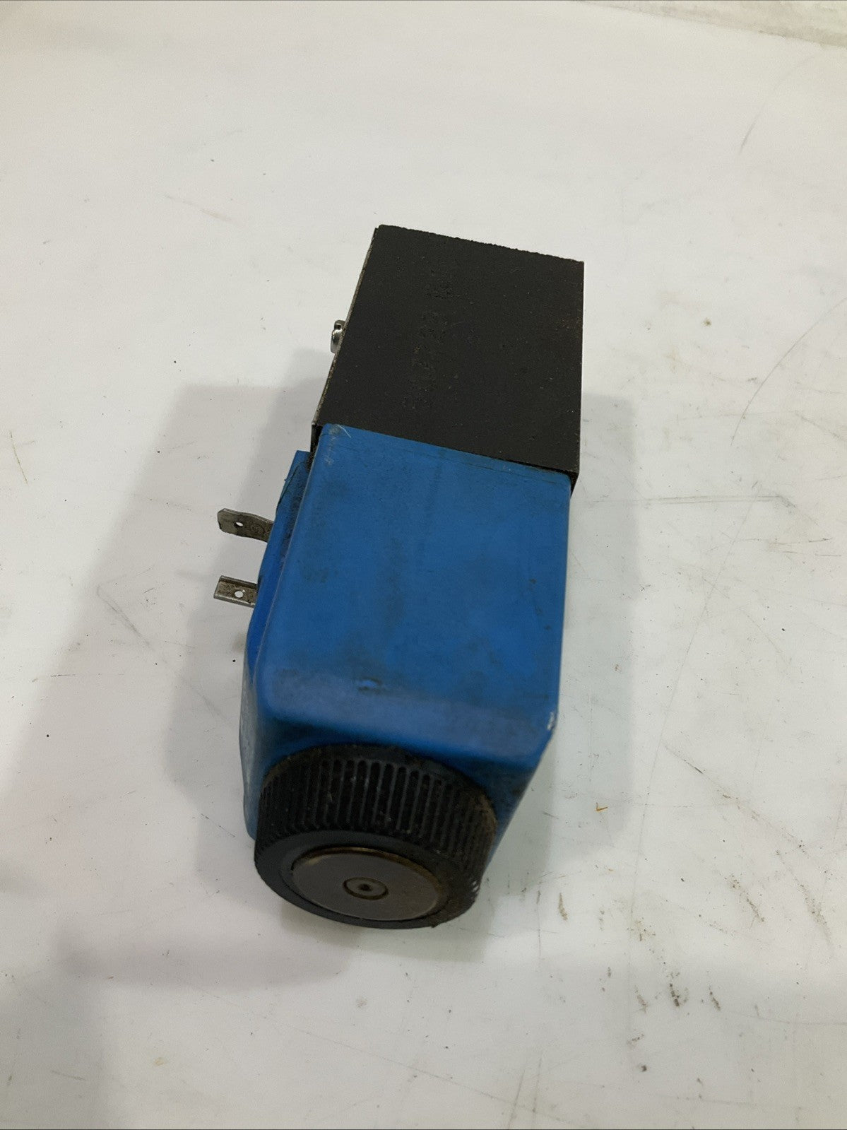 EATON-VICKERS DG4V-3-2AL-M-U-DP7-60  HYDRAULIC CONTROL VALVE  T2M