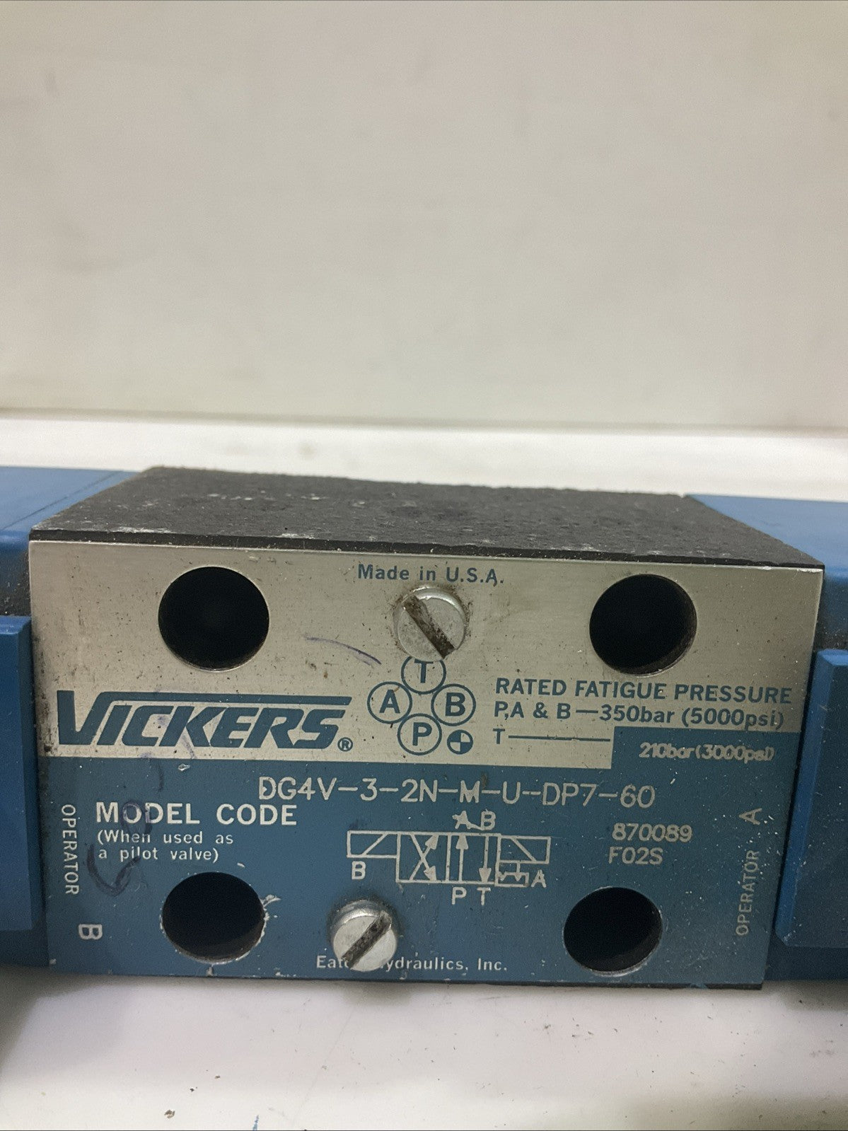 VICKERS DG4V-3-2N-M-U-DP7-60  HYDRAULIC CONTROL  VALVE  T2M