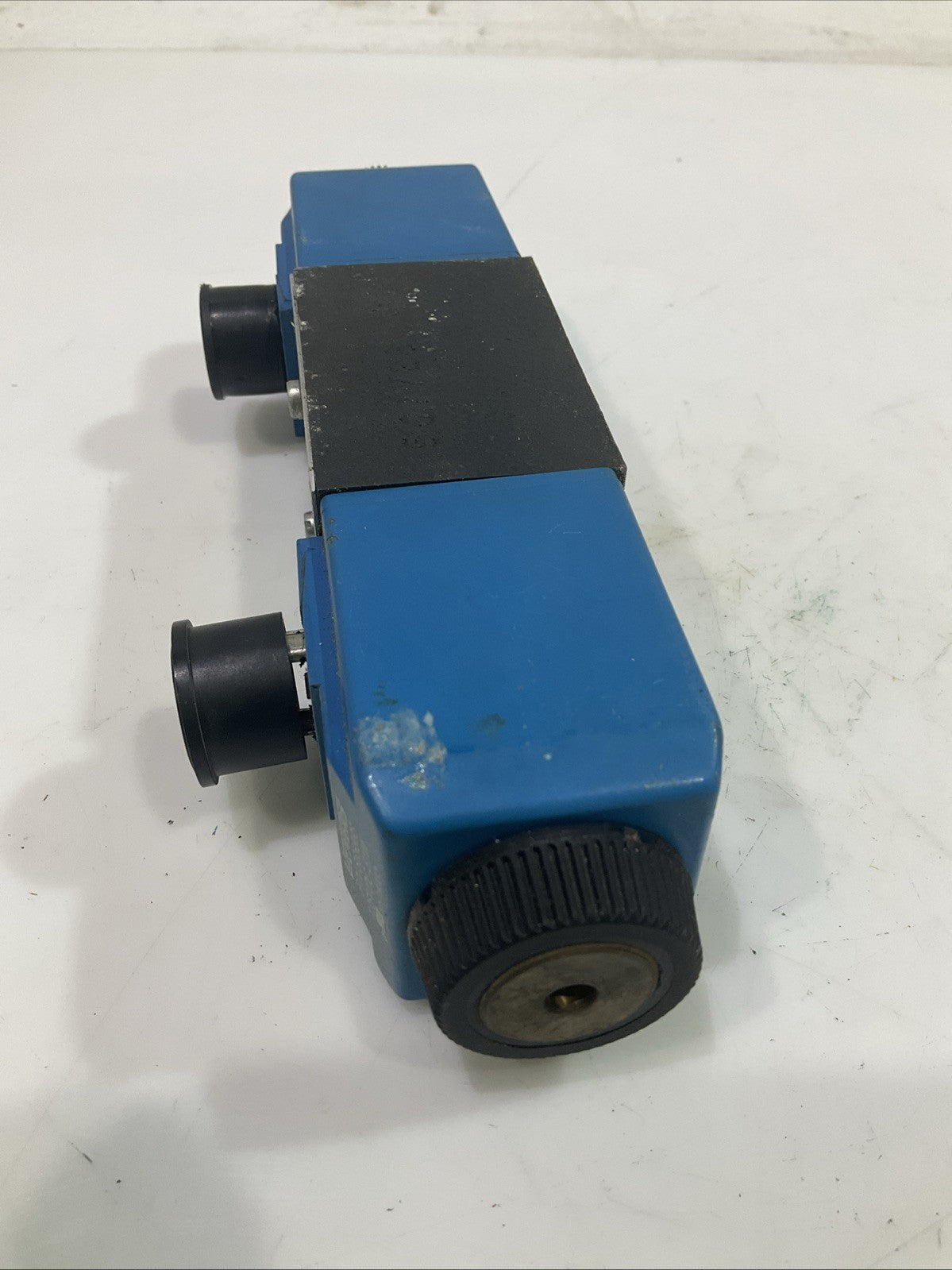 VICKERS DG4V-3-2N-M-U-DP7-60  HYDRAULIC CONTROL  VALVE  T2M