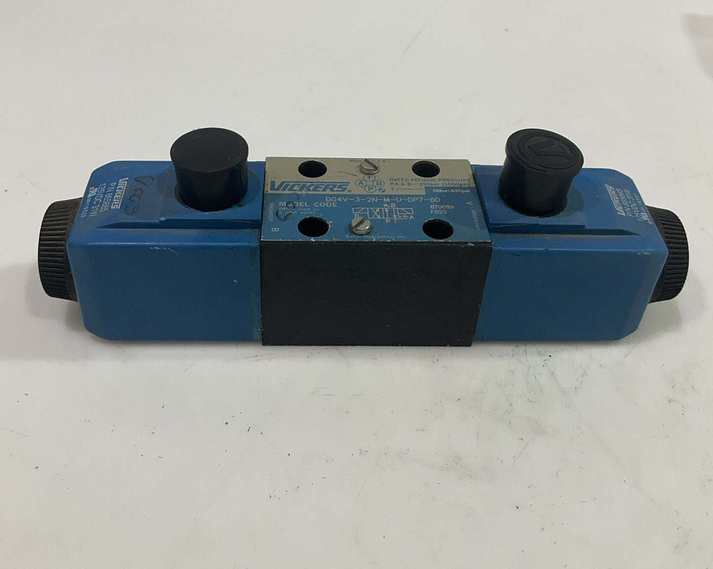 VICKERS DG4V-3-2N-M-U-DP7-60  HYDRAULIC CONTROL  VALVE  T2M