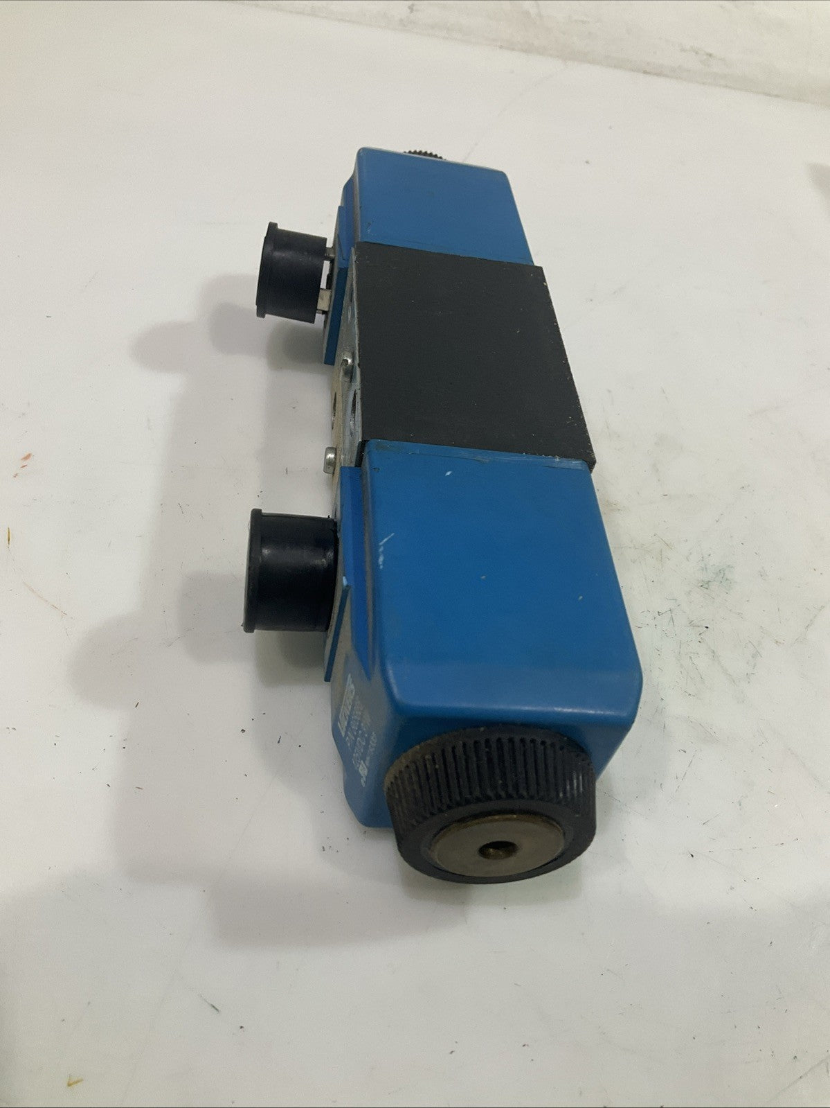 VICKERS DG4V-3-2N-M-U-DP7-60  HYDRAULIC CONTROL  VALVE  T2M