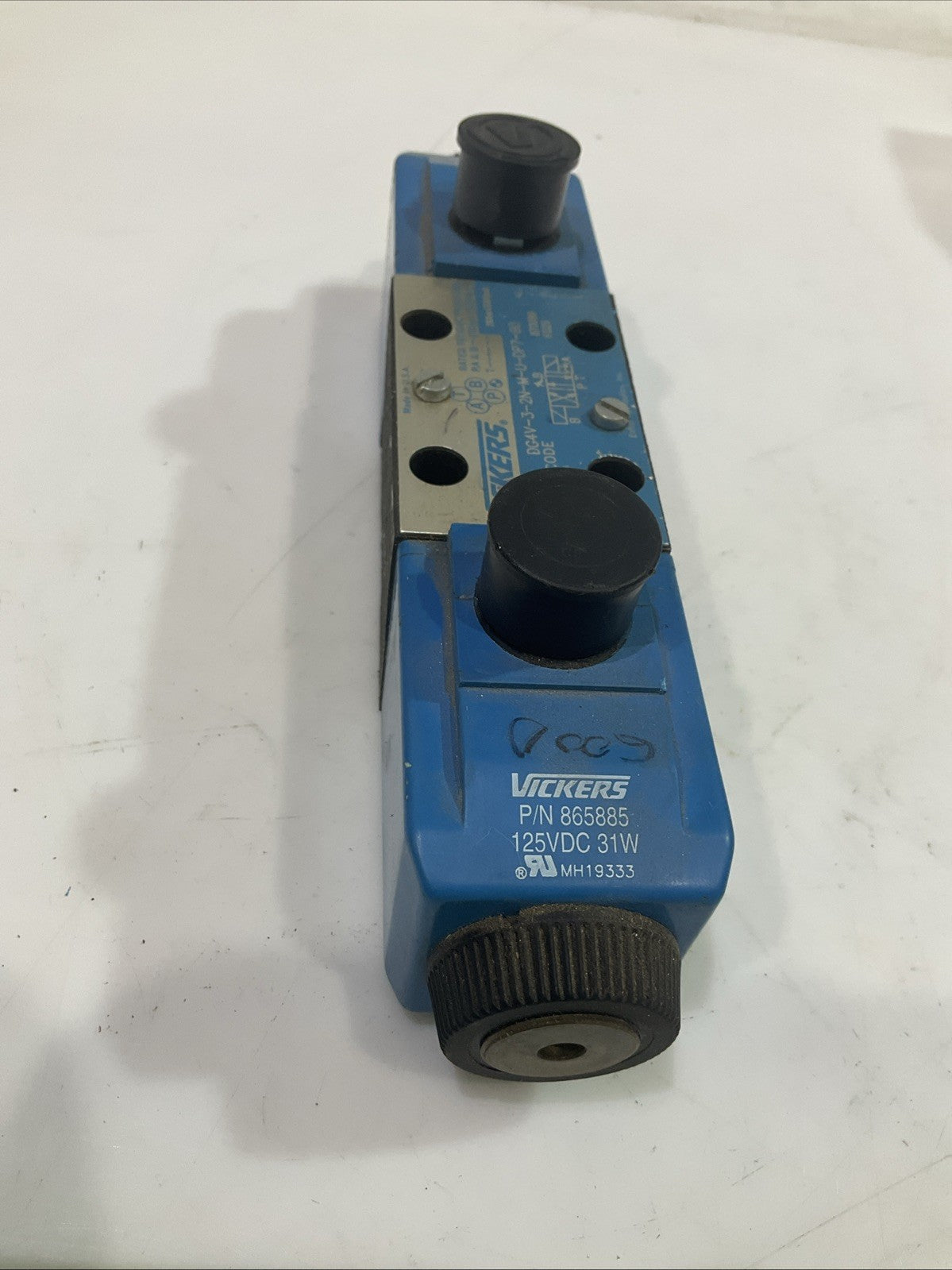 VICKERS DG4V-3-2N-M-U-DP7-60  HYDRAULIC CONTROL  VALVE  T2M