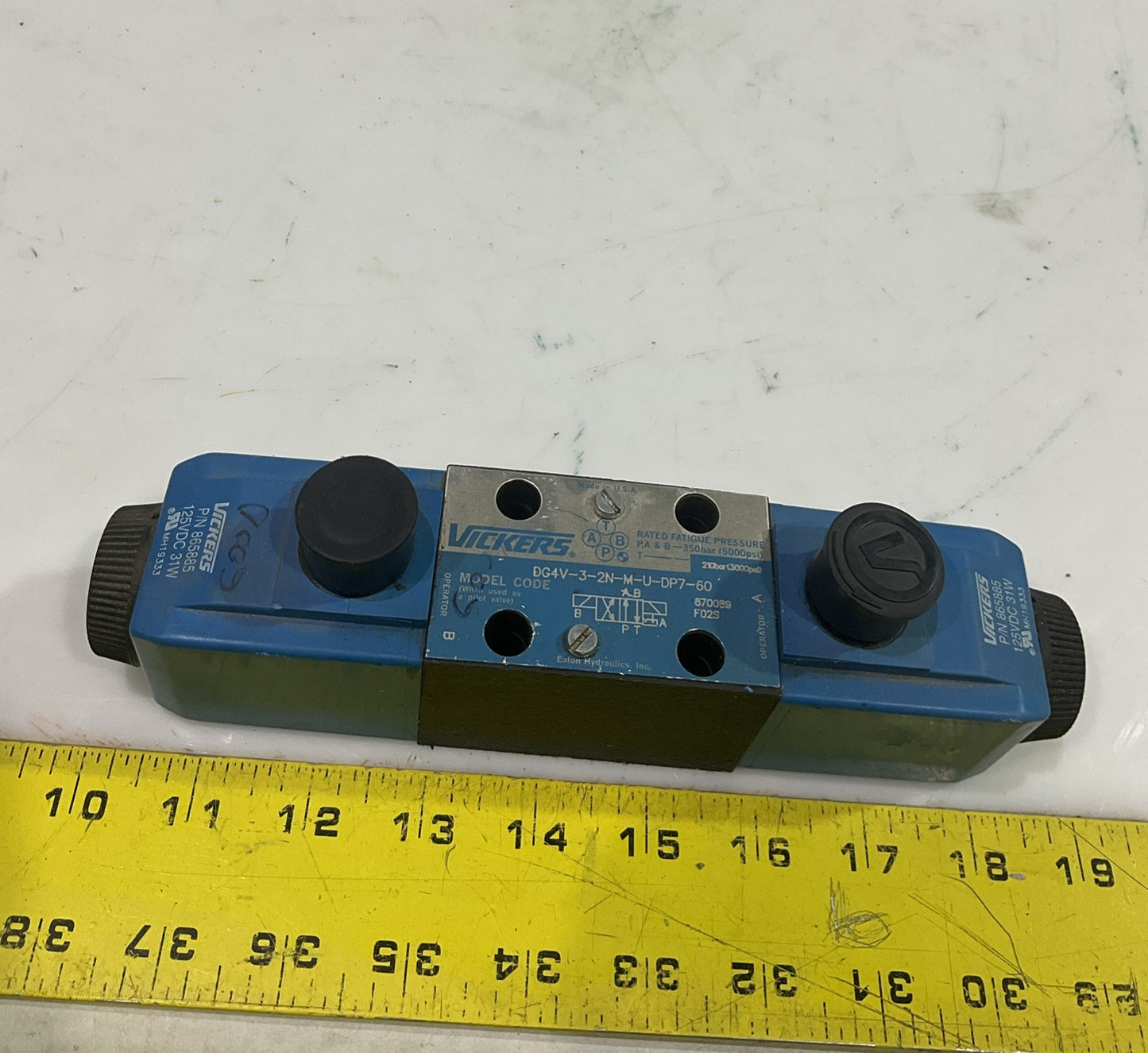 VICKERS DG4V-3-2N-M-U-DP7-60  HYDRAULIC CONTROL  VALVE  T2M