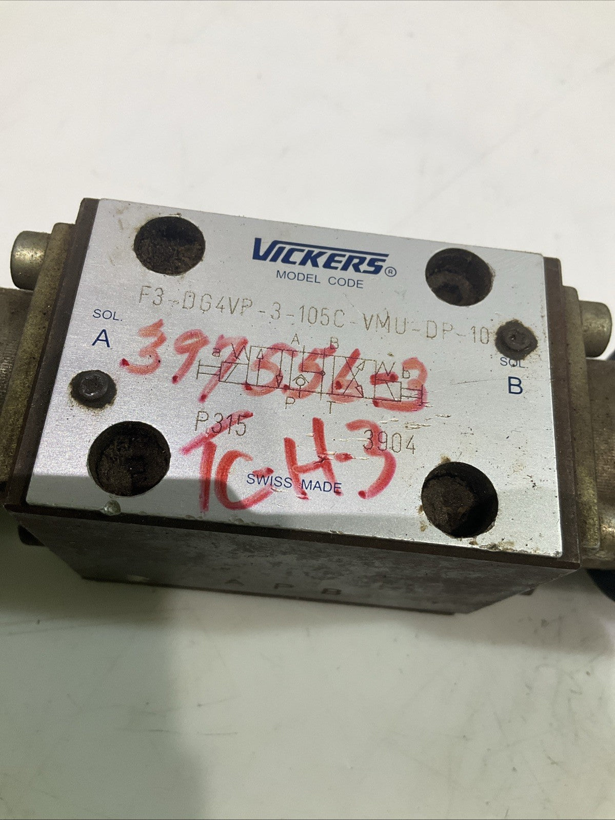 VICKERS   F3-DG4VP-3-105C-VMU-DP-10  HYDRAULIC SOLENOID VALVE  T2M