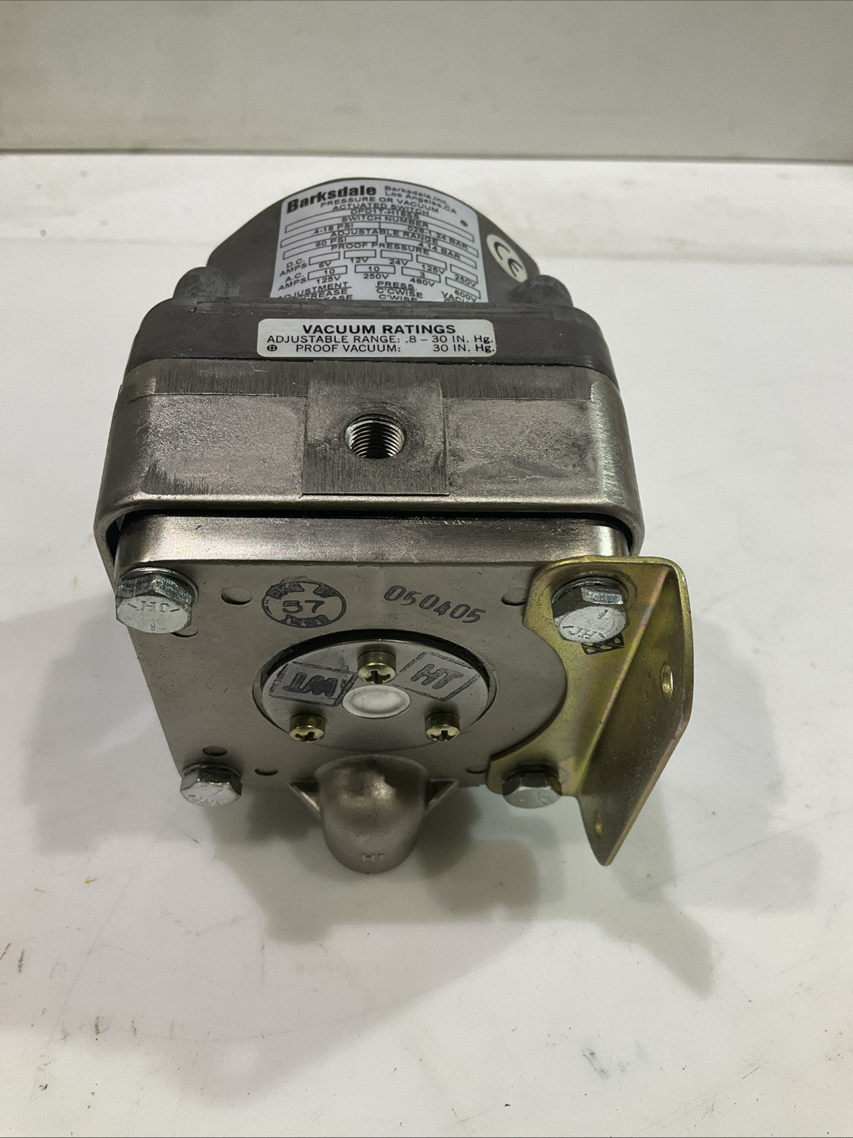 BARKSDALE  DPD1T-H18SS  PRESSURE  VACUUM  ACTUATED SWITCH  T2M