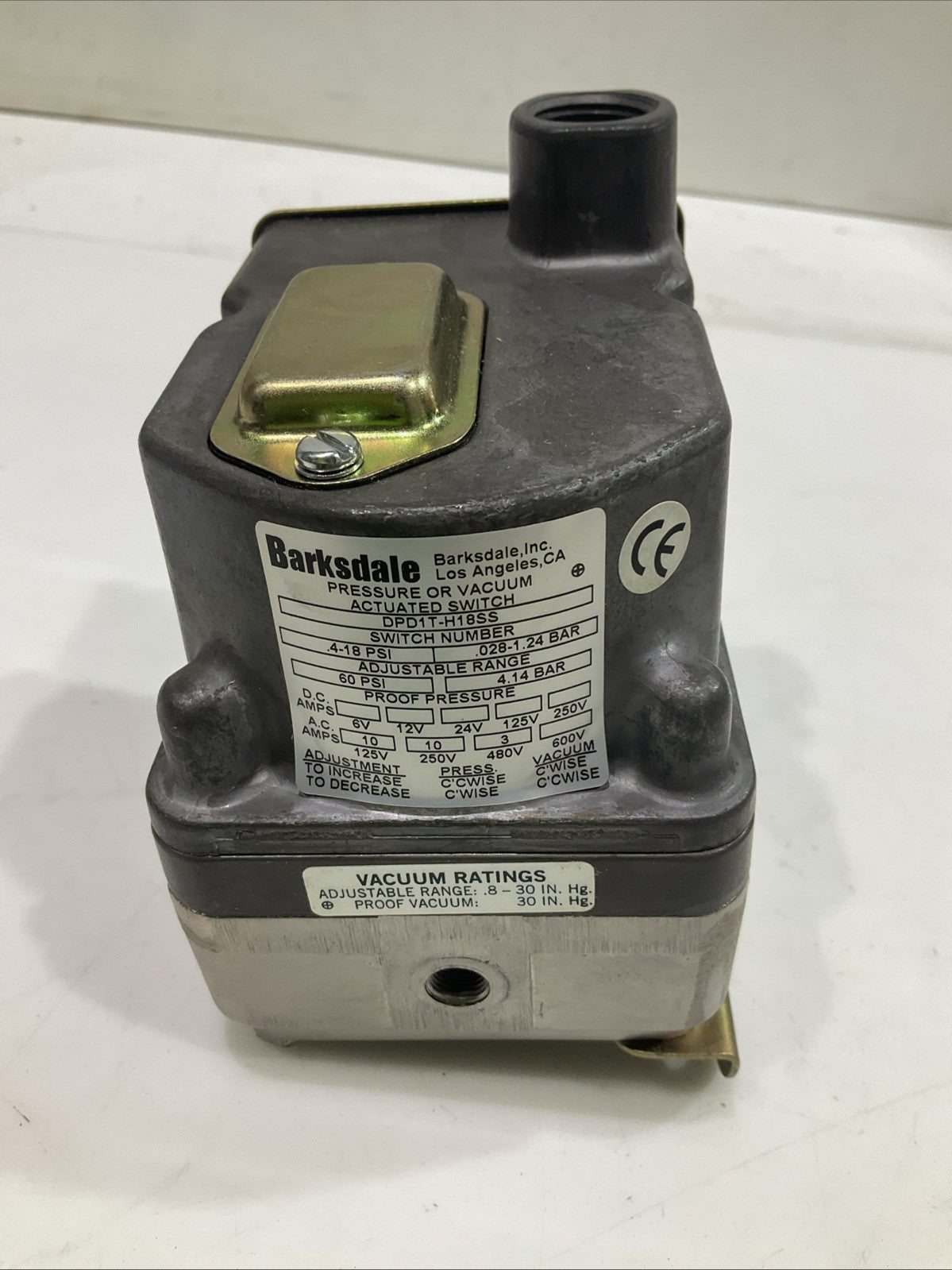 BARKSDALE  DPD1T-H18SS  PRESSURE  VACUUM  ACTUATED SWITCH  T2M