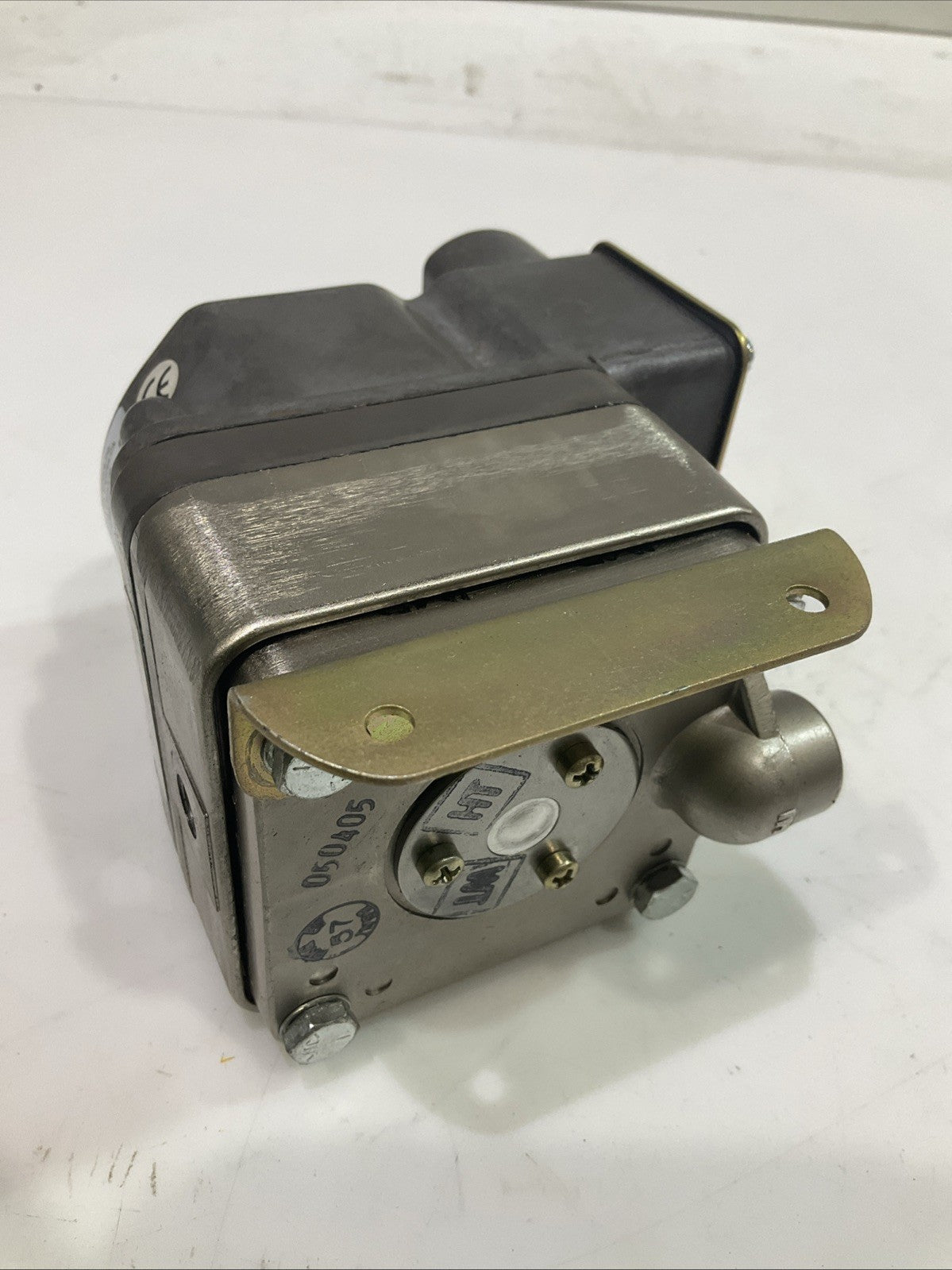 BARKSDALE  DPD1T-H18SS  PRESSURE  VACUUM  ACTUATED SWITCH  T2M