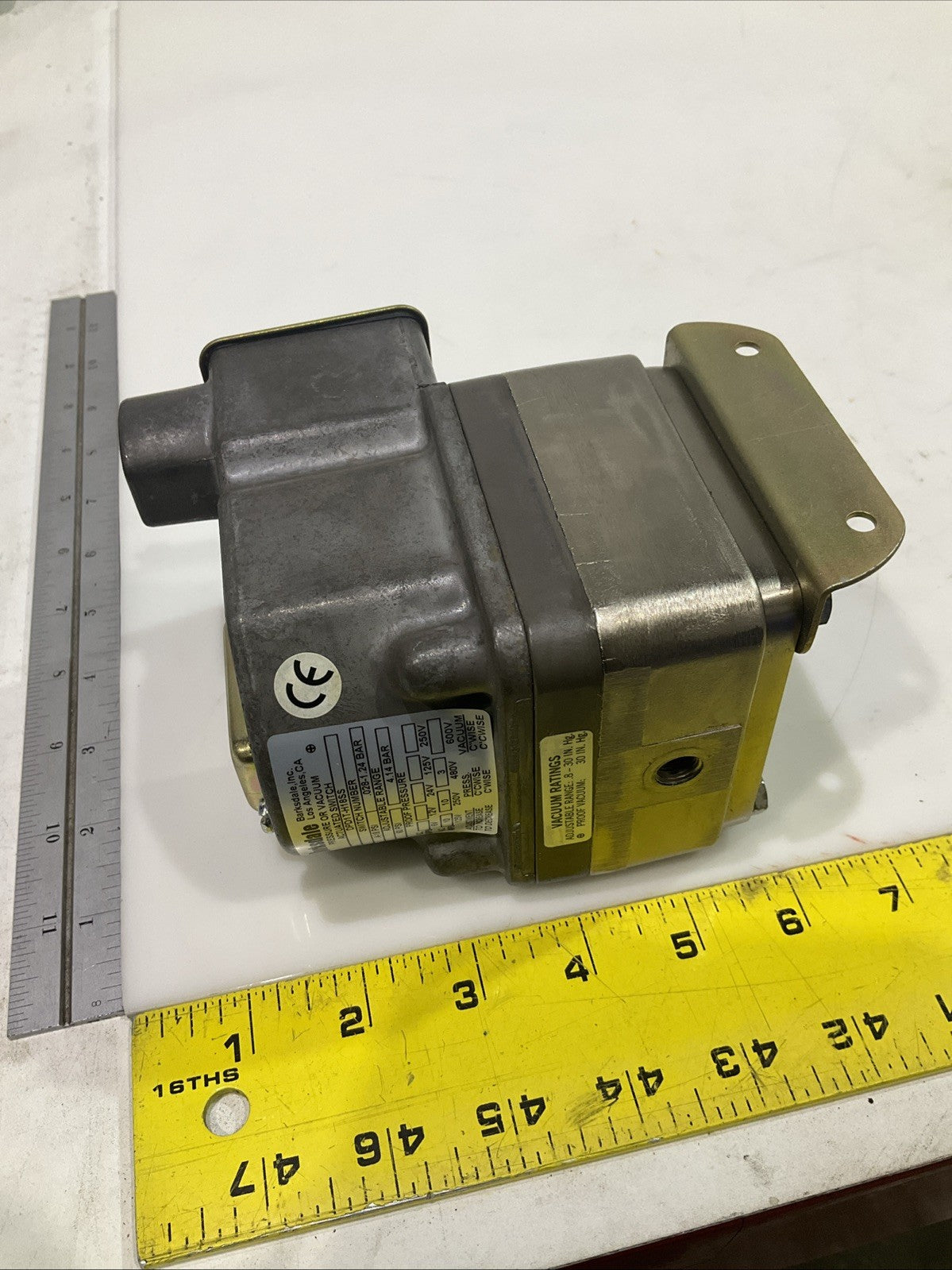 BARKSDALE  DPD1T-H18SS  PRESSURE  VACUUM  ACTUATED SWITCH  T2M