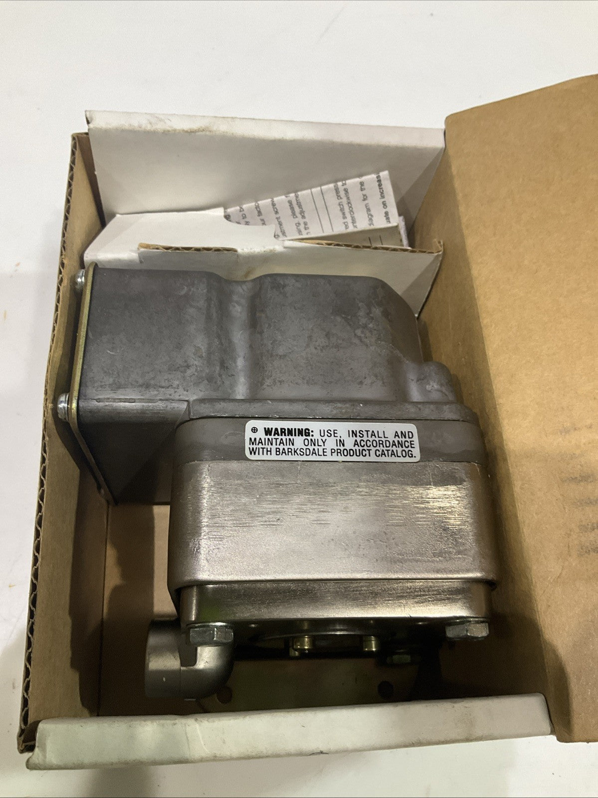 BARKSDALE  DPD1T-H18SS  PRESSURE  VACUUM  ACTUATED SWITCH  T2M