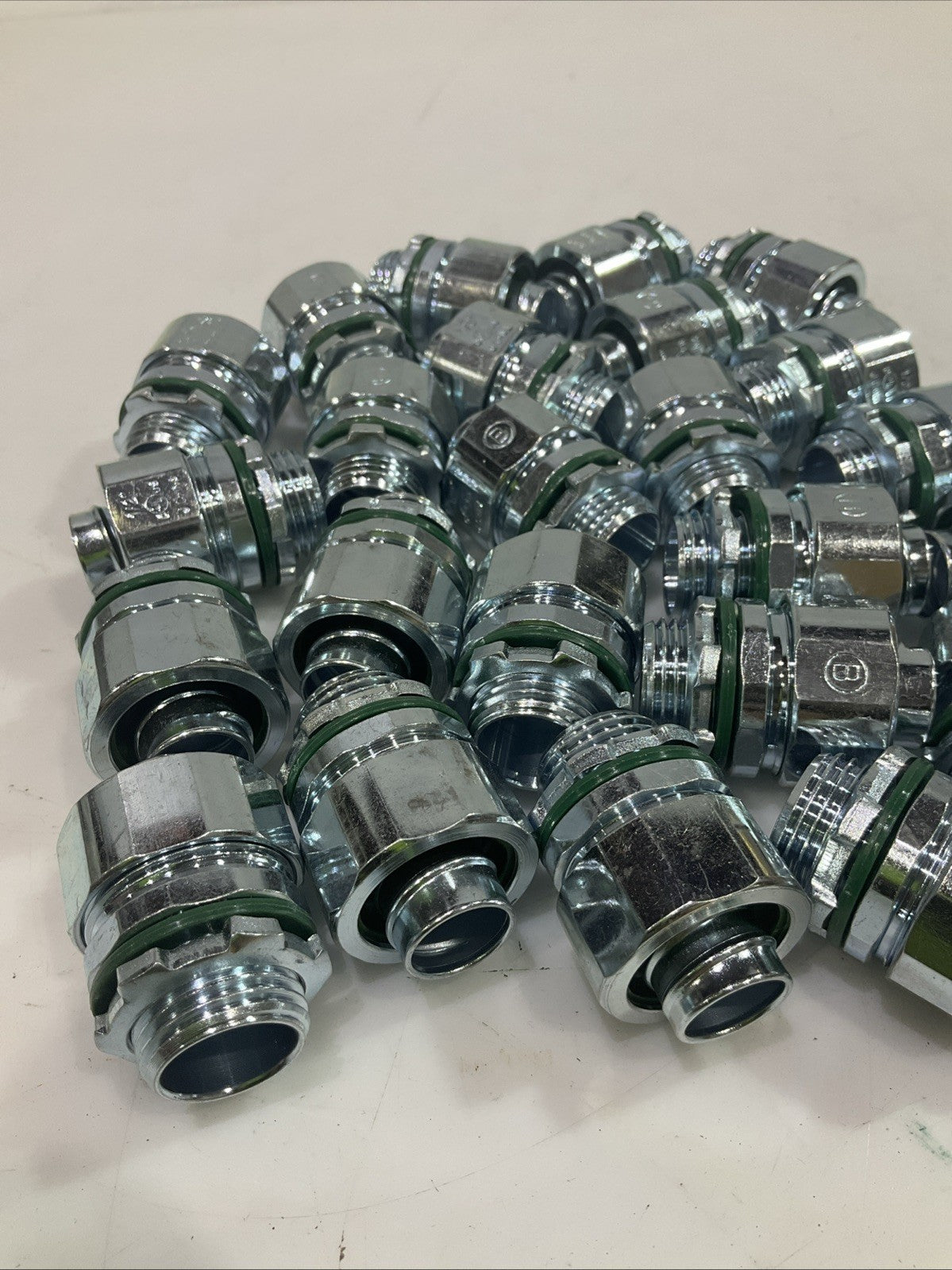 BRIDGEPORT  430-SLT    STEEL  LIQUID-TIGHT  CONNECTOR  SIZE  1/2  LOT OF 25  T2M