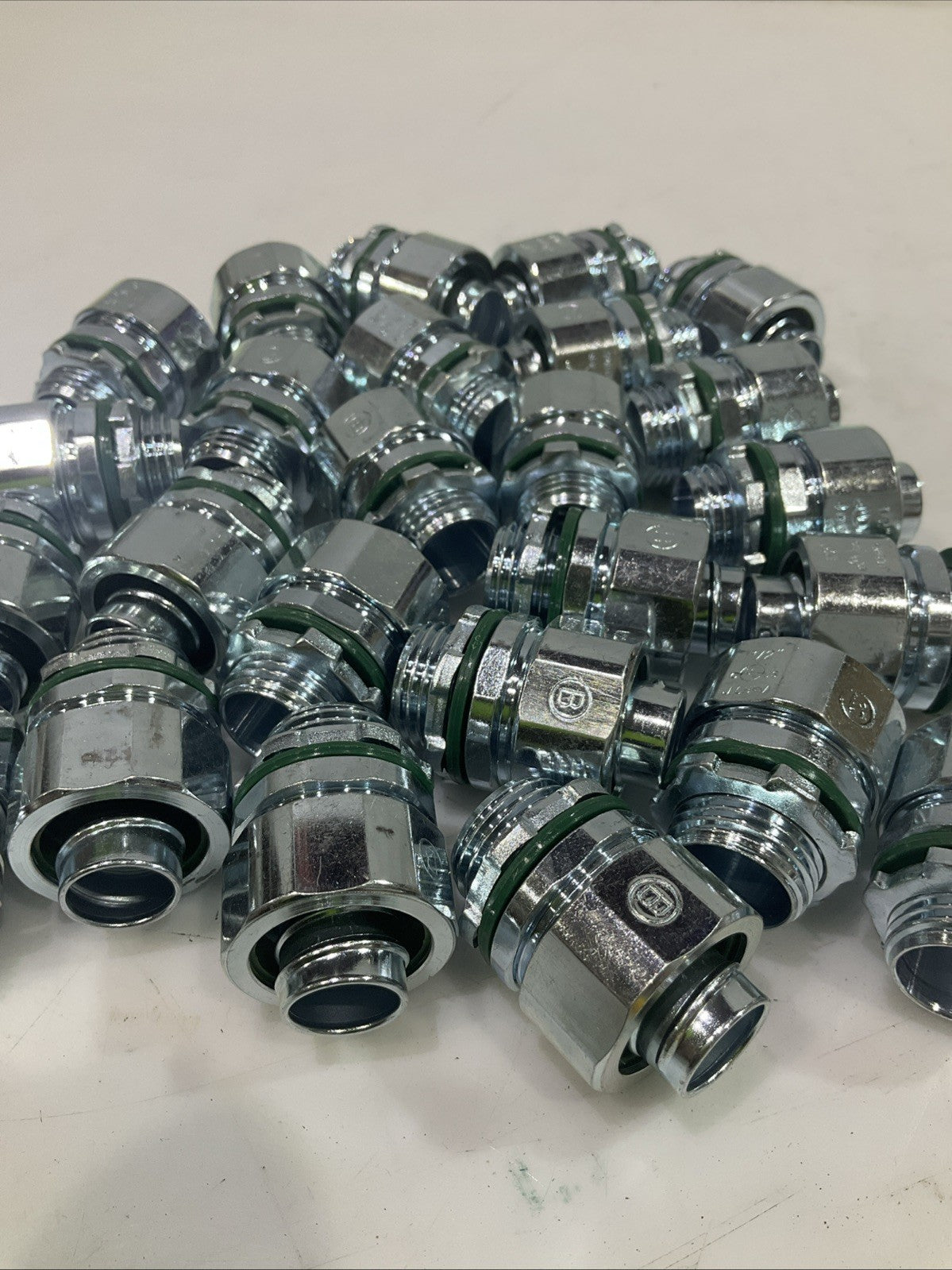 BRIDGEPORT  430-SLT    STEEL  LIQUID-TIGHT  CONNECTOR  SIZE  1/2  LOT OF 25  T2M