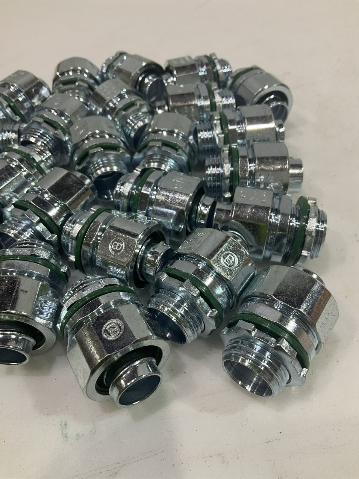 BRIDGEPORT  430-SLT    STEEL  LIQUID-TIGHT  CONNECTOR  SIZE  1/2  LOT OF 25  T2M
