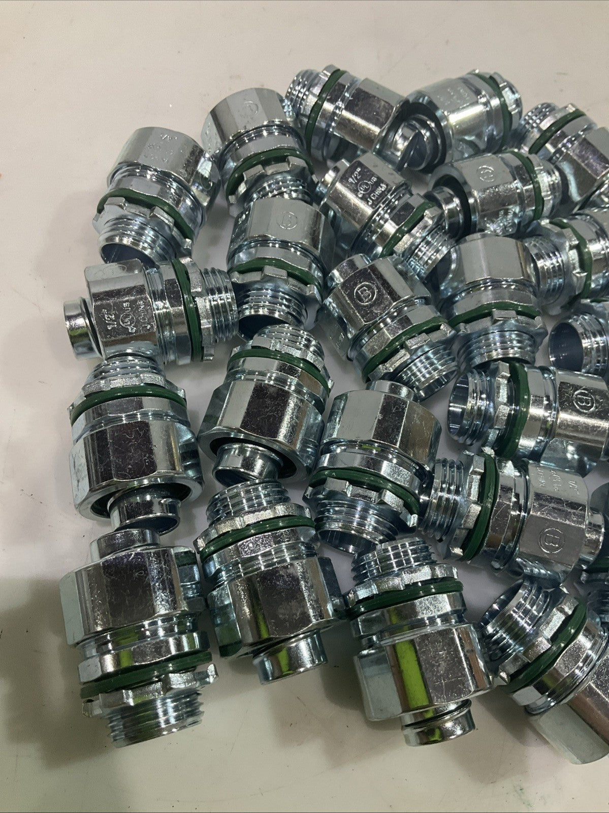 BRIDGEPORT  430-SLT    STEEL  LIQUID-TIGHT  CONNECTOR  SIZE  1/2  LOT OF 25  T2M