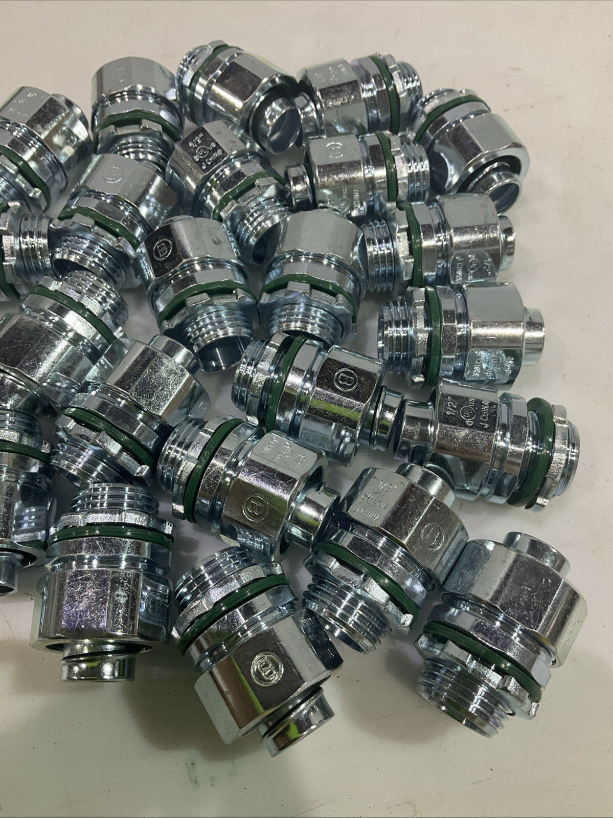 BRIDGEPORT  430-SLT    STEEL  LIQUID-TIGHT  CONNECTOR  SIZE  1/2  LOT OF 25  T2M