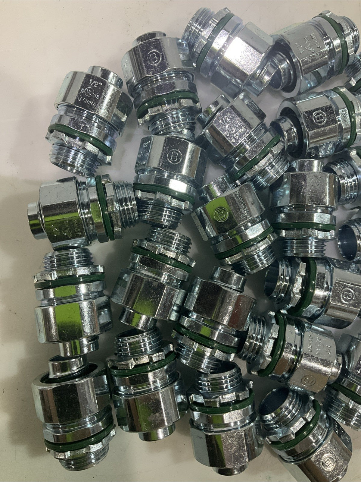BRIDGEPORT  430-SLT    STEEL  LIQUID-TIGHT  CONNECTOR  SIZE  1/2  LOT OF 25  T2M