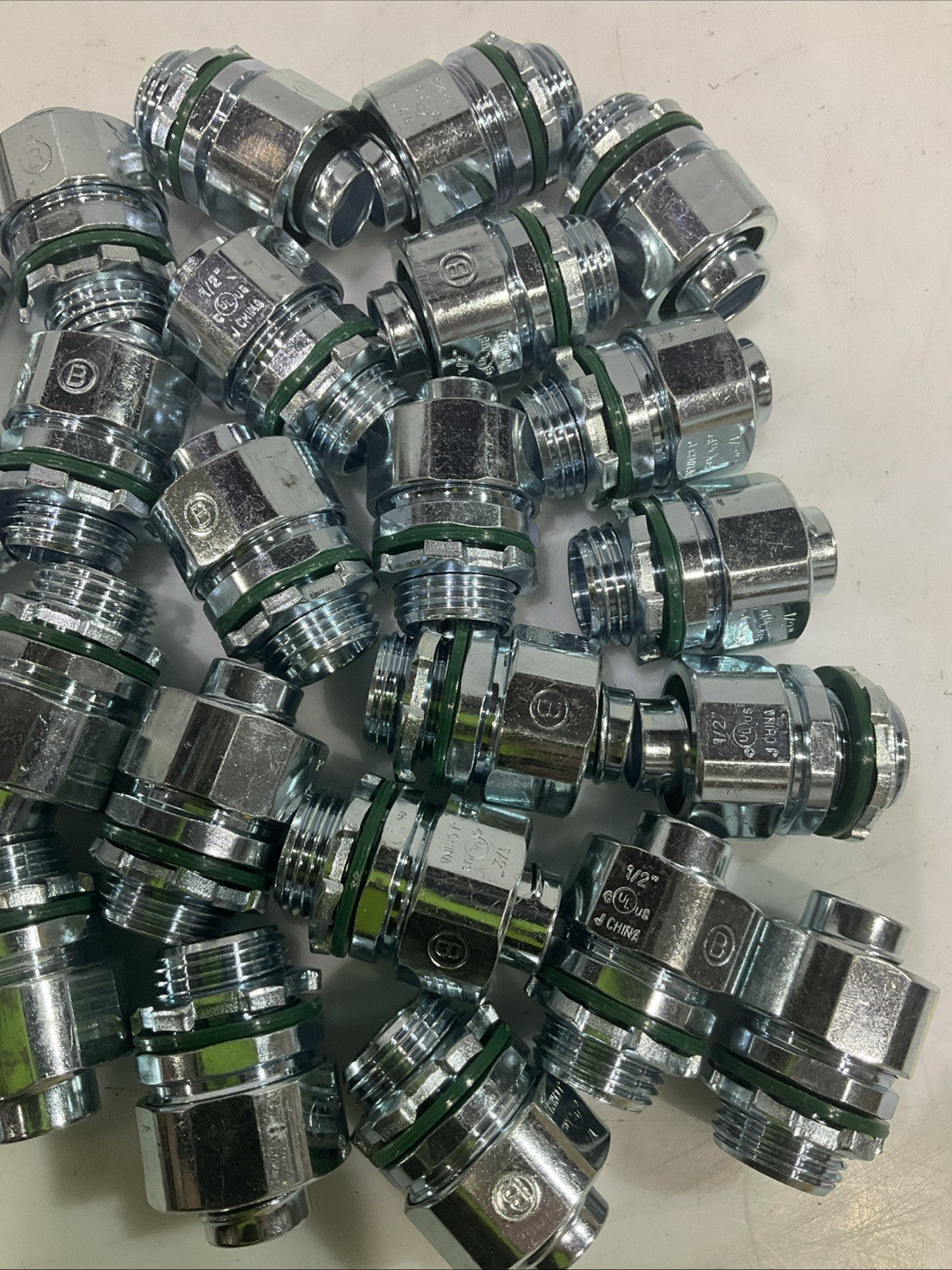 BRIDGEPORT  430-SLT    STEEL  LIQUID-TIGHT  CONNECTOR  SIZE  1/2  LOT OF 25  T2M