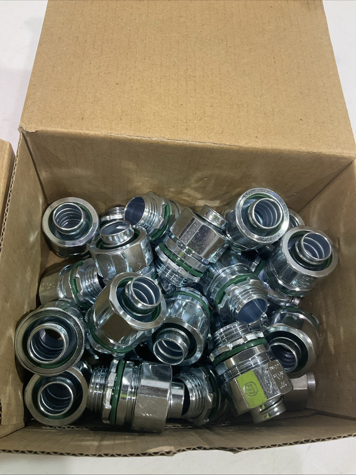 BRIDGEPORT  430-SLT    STEEL  LIQUID-TIGHT  CONNECTOR  SIZE  1/2  LOT OF 25  T2M
