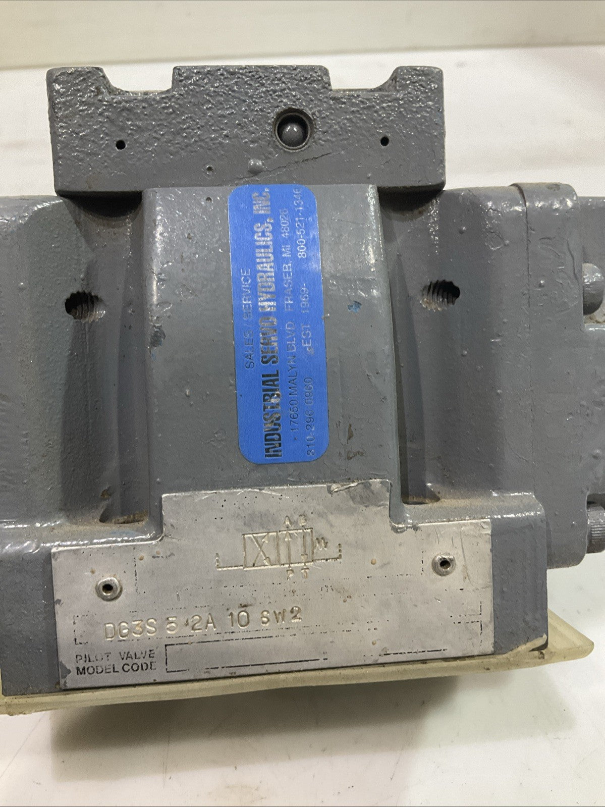 VICKERS  DG3S-5-2A-10-SW2  HYDRAULIC  SOLENOID VALVE  T2M