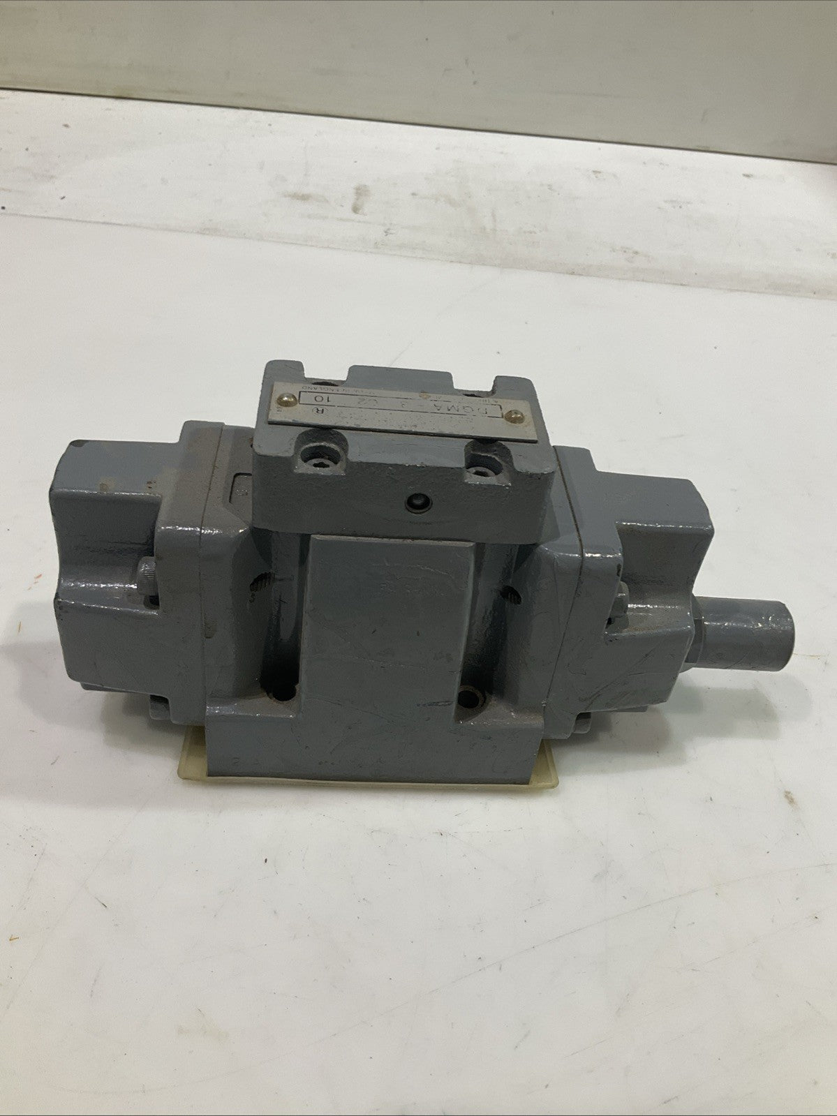 VICKERS  DG3S-5-2A-10-SW2  HYDRAULIC  SOLENOID VALVE  T2M