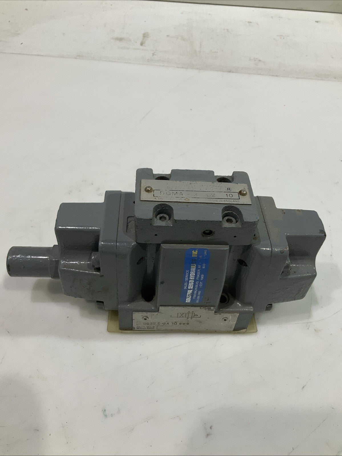 VICKERS  DG3S-5-2A-10-SW2  HYDRAULIC  SOLENOID VALVE  T2M